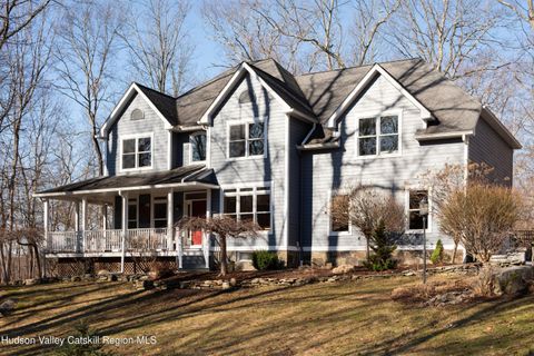 Homes For Sale - 35 Peacock Road<br/> Rhinebeck, NY 12572