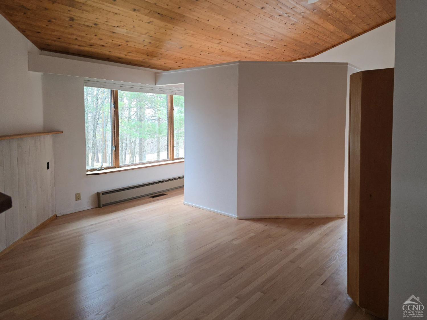 Ghent, New York 12075, United States, 3 Bedrooms Bedrooms, ,3 BathroomsBathrooms,Residential,Pending,189582