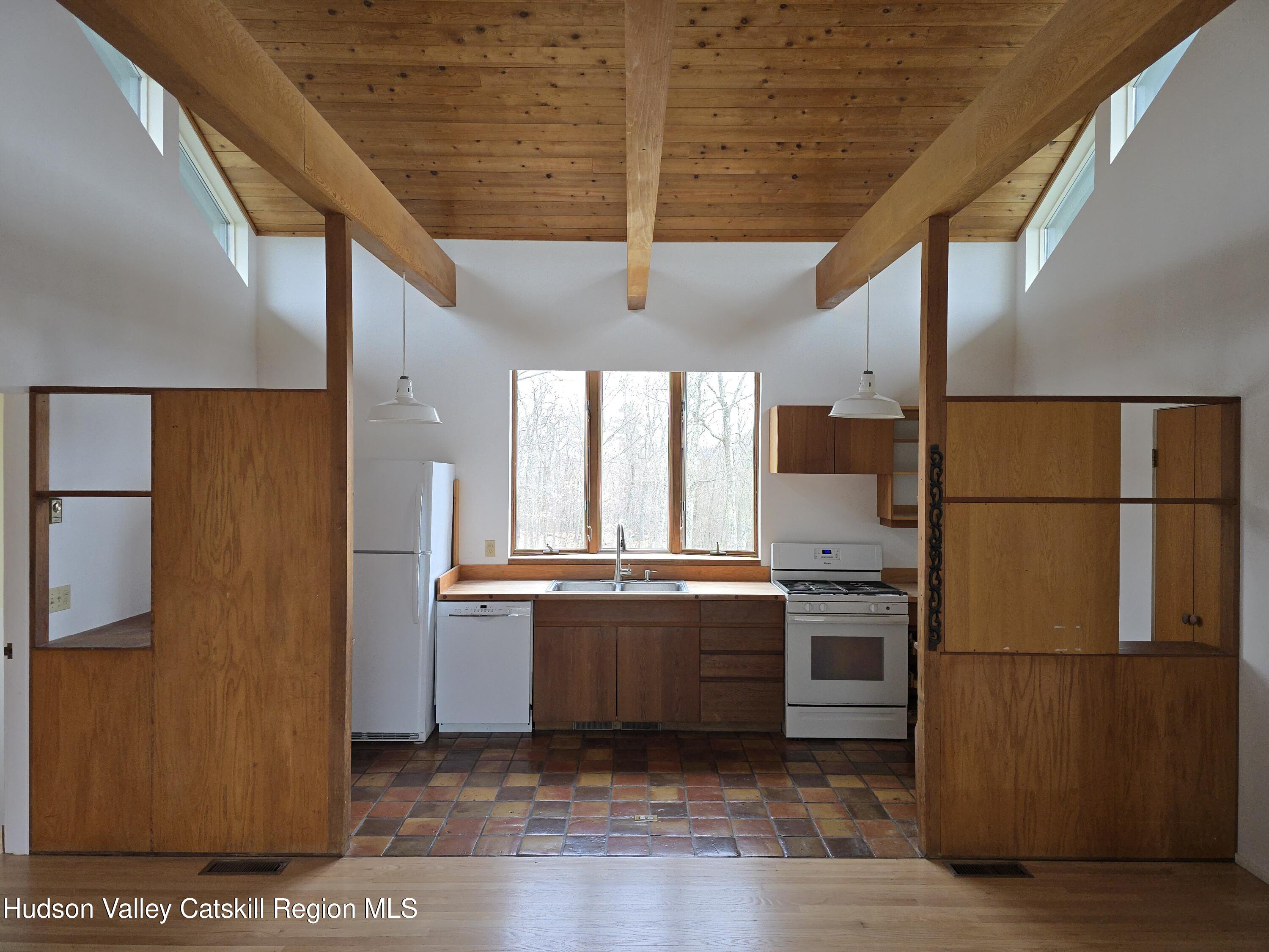 Ghent, New York 12075, United States, 3 Bedrooms Bedrooms, ,3 BathroomsBathrooms,Residential,Pending,189582