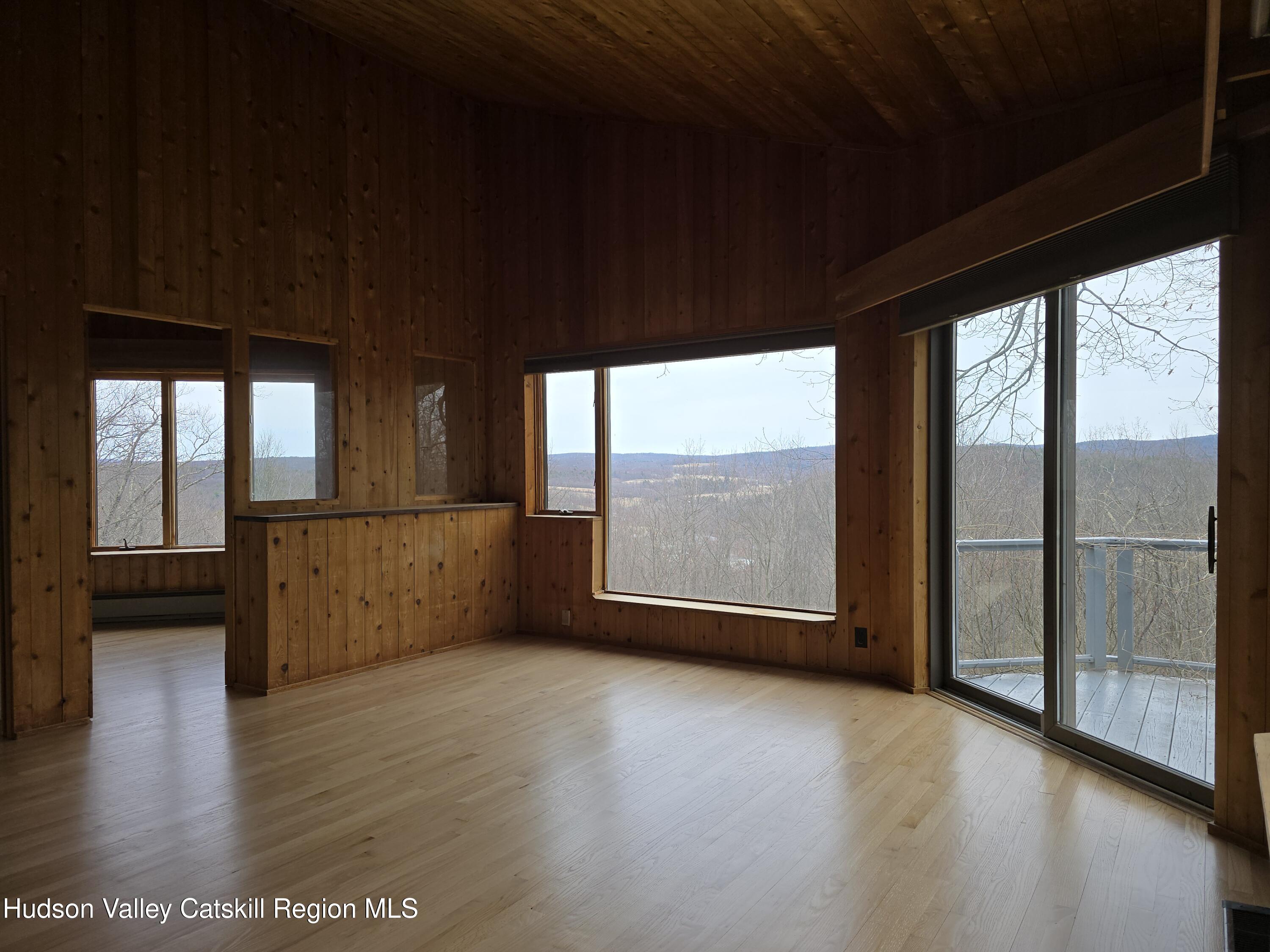 Ghent, New York 12075, United States, 3 Bedrooms Bedrooms, ,3 BathroomsBathrooms,Residential,Pending,189582