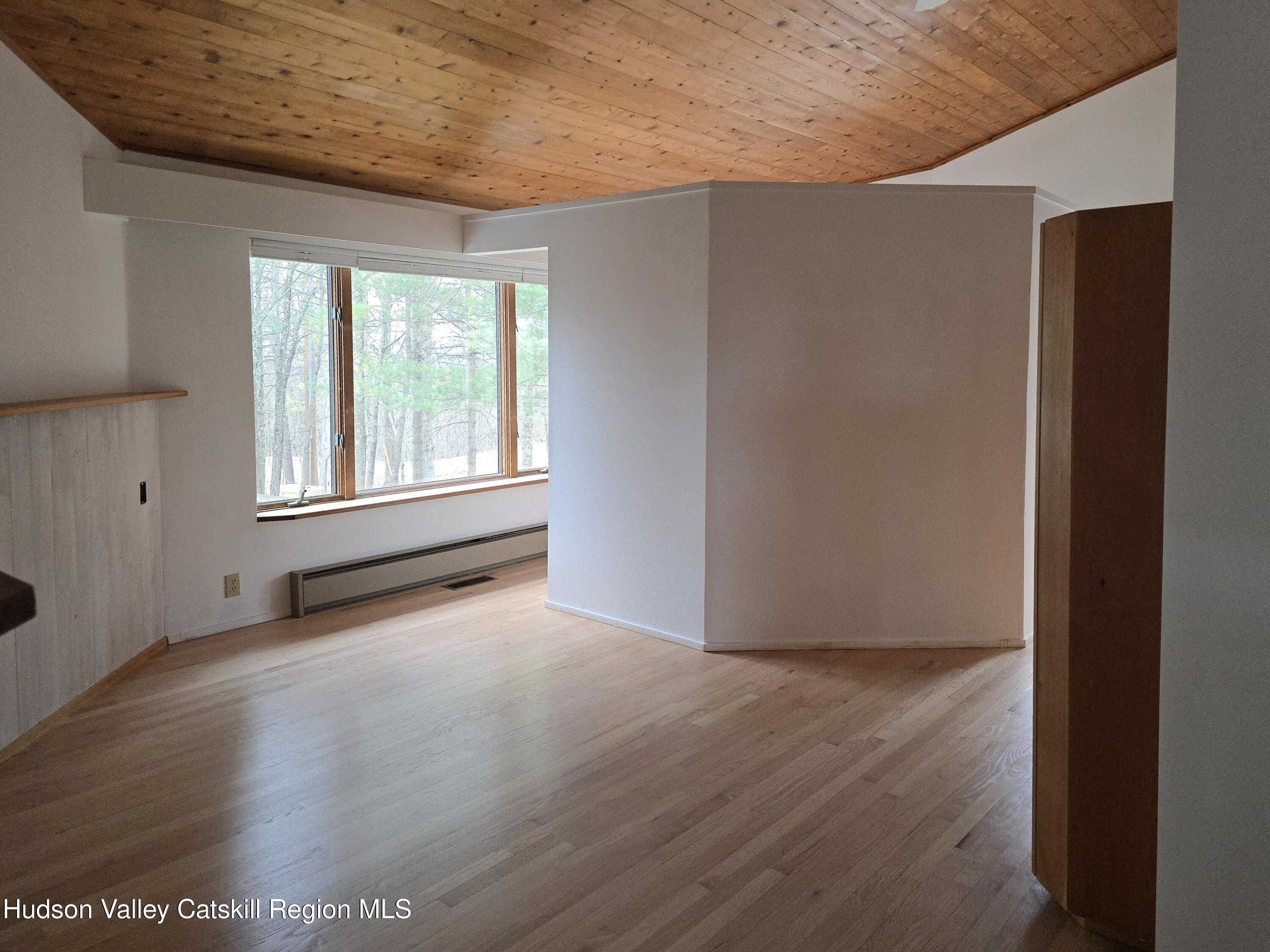 Ghent, New York 12075, United States, 3 Bedrooms Bedrooms, ,3 BathroomsBathrooms,Residential,Pending,189582