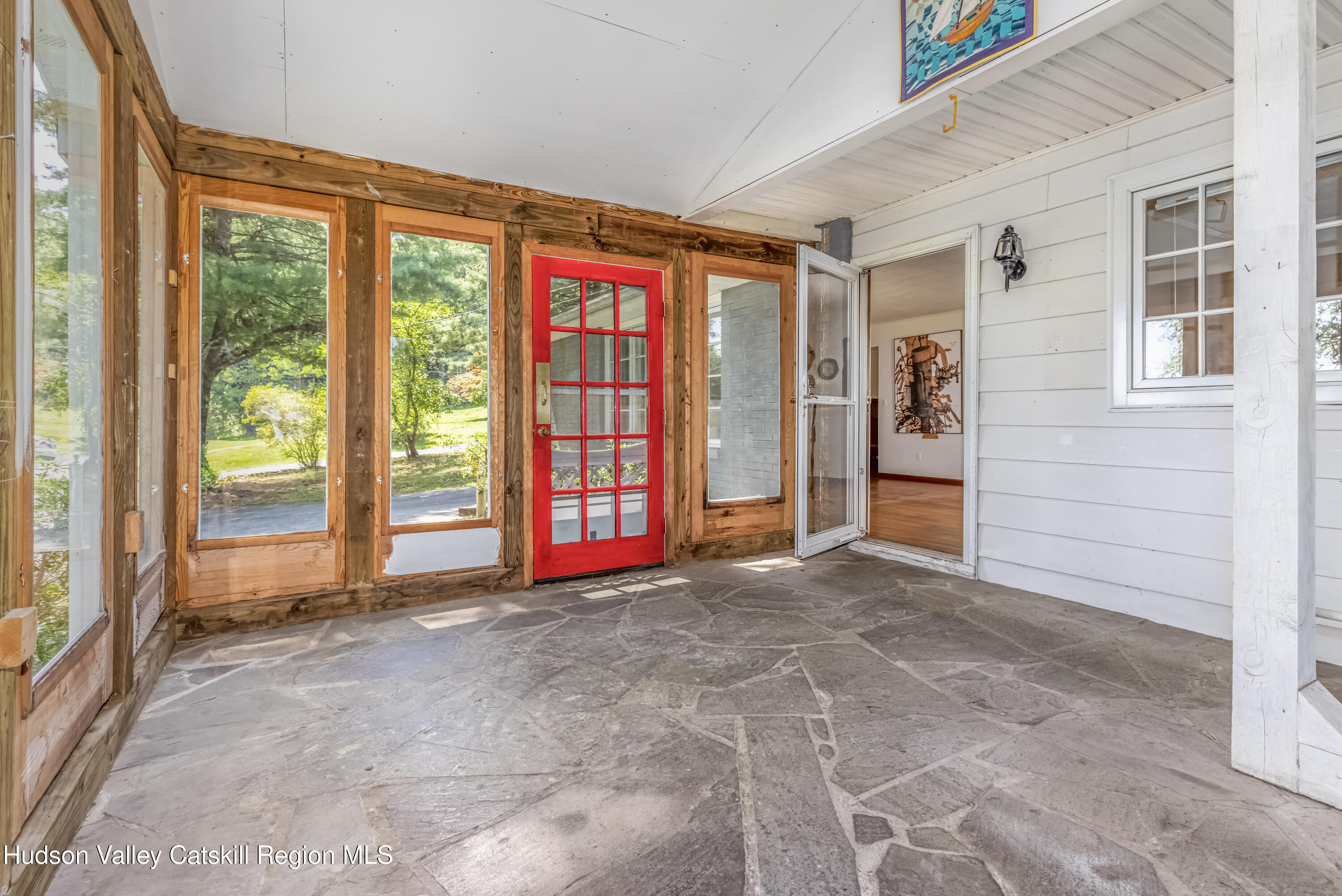 Ulster Park, New York 12487, United States, 3 Bedrooms Bedrooms, ,3 BathroomsBathrooms,Residential,Active,192334