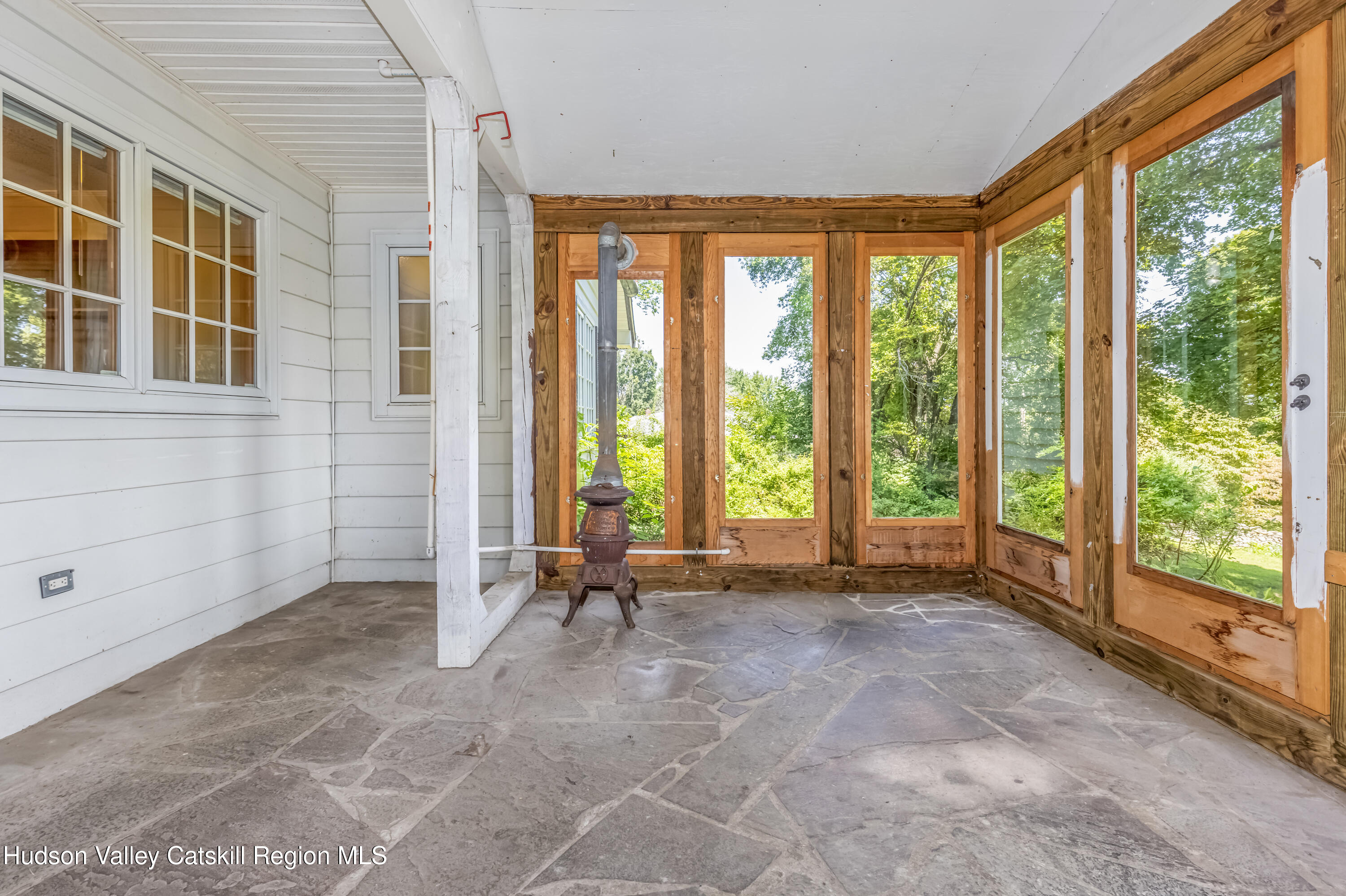 Ulster Park, New York 12487, United States, 3 Bedrooms Bedrooms, ,3 BathroomsBathrooms,Residential,Active,192334