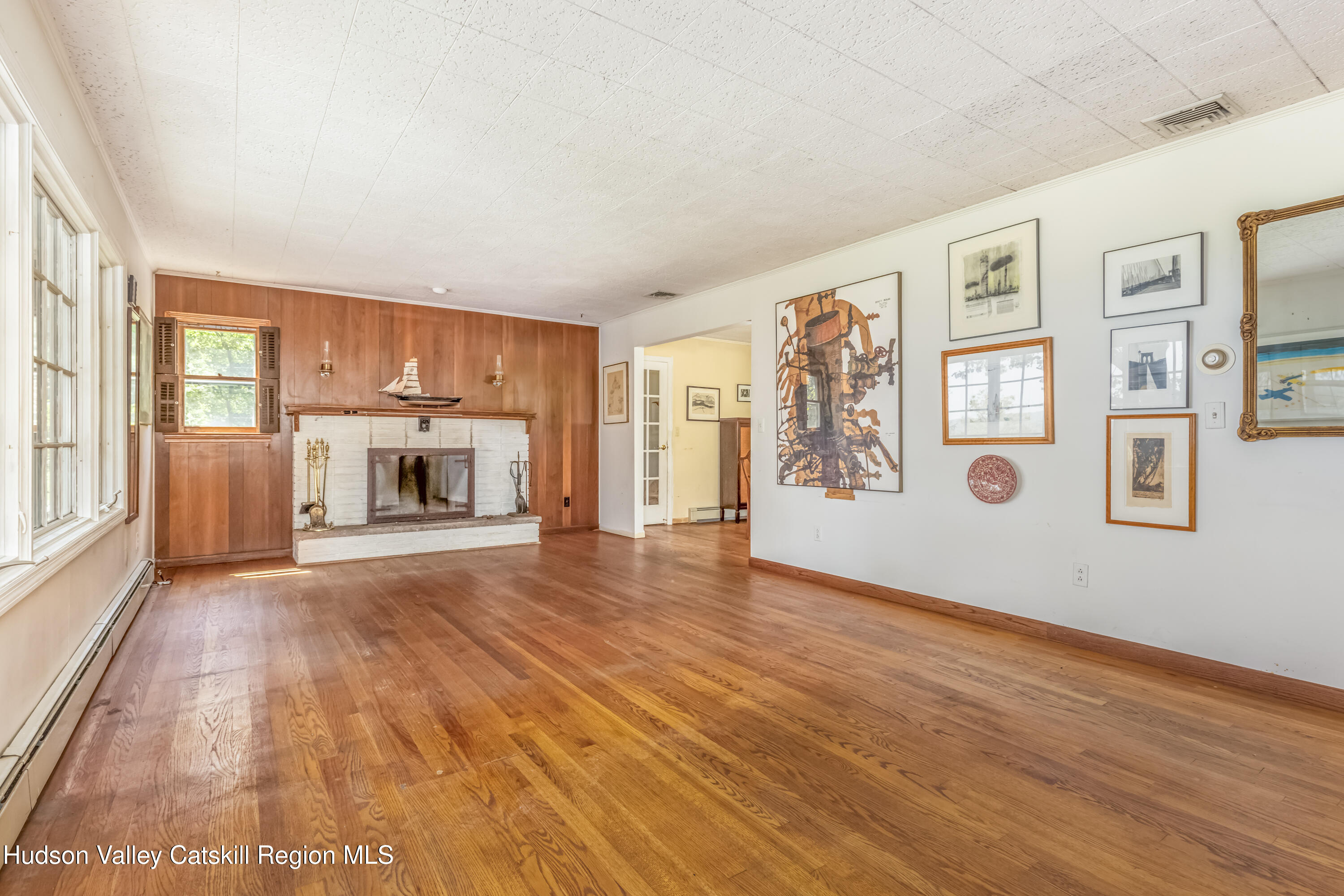 Ulster Park, New York 12487, United States, 3 Bedrooms Bedrooms, ,3 BathroomsBathrooms,Residential,Active,192334