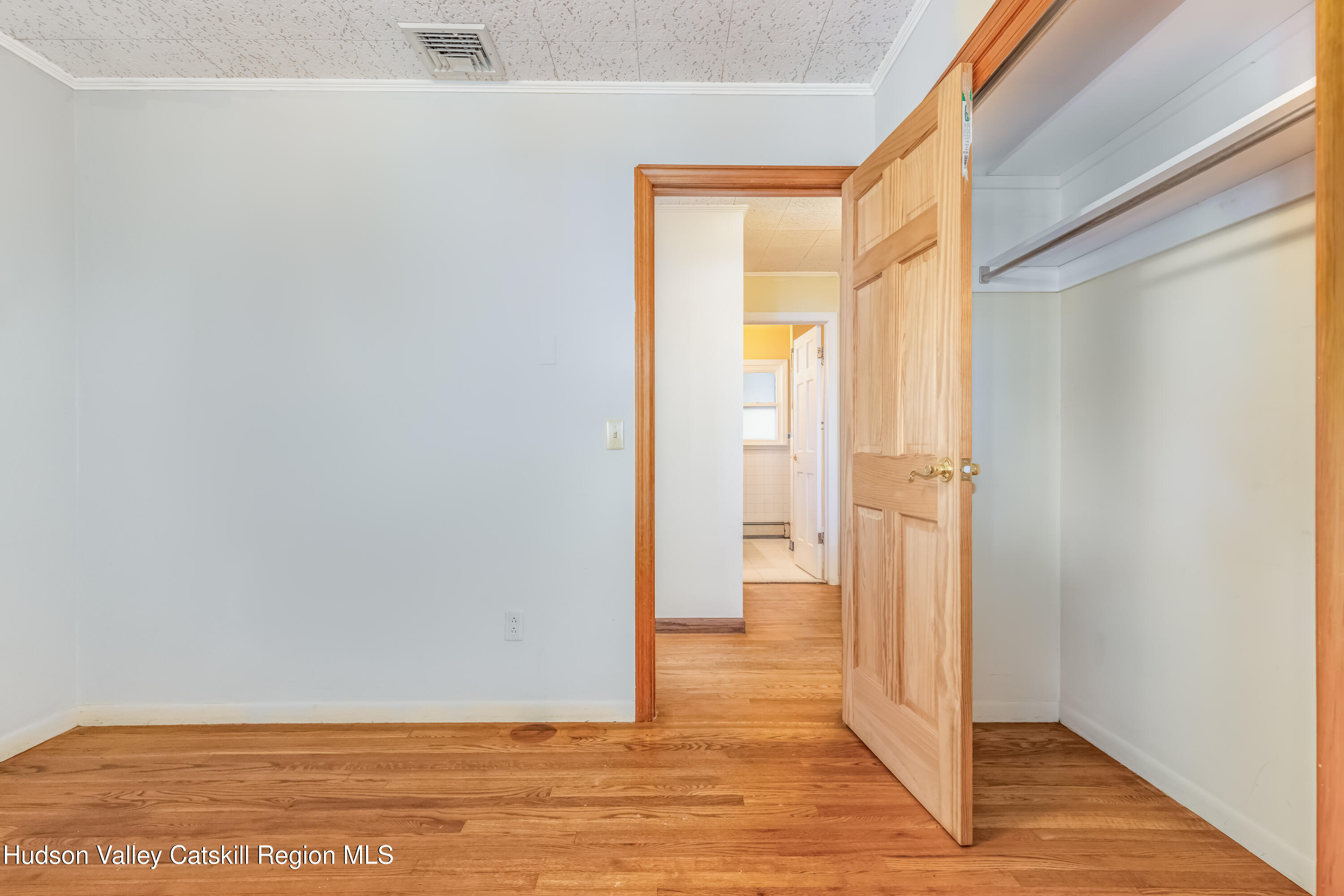 Ulster Park, New York 12487, United States, 3 Bedrooms Bedrooms, ,3 BathroomsBathrooms,Residential,Active,192334