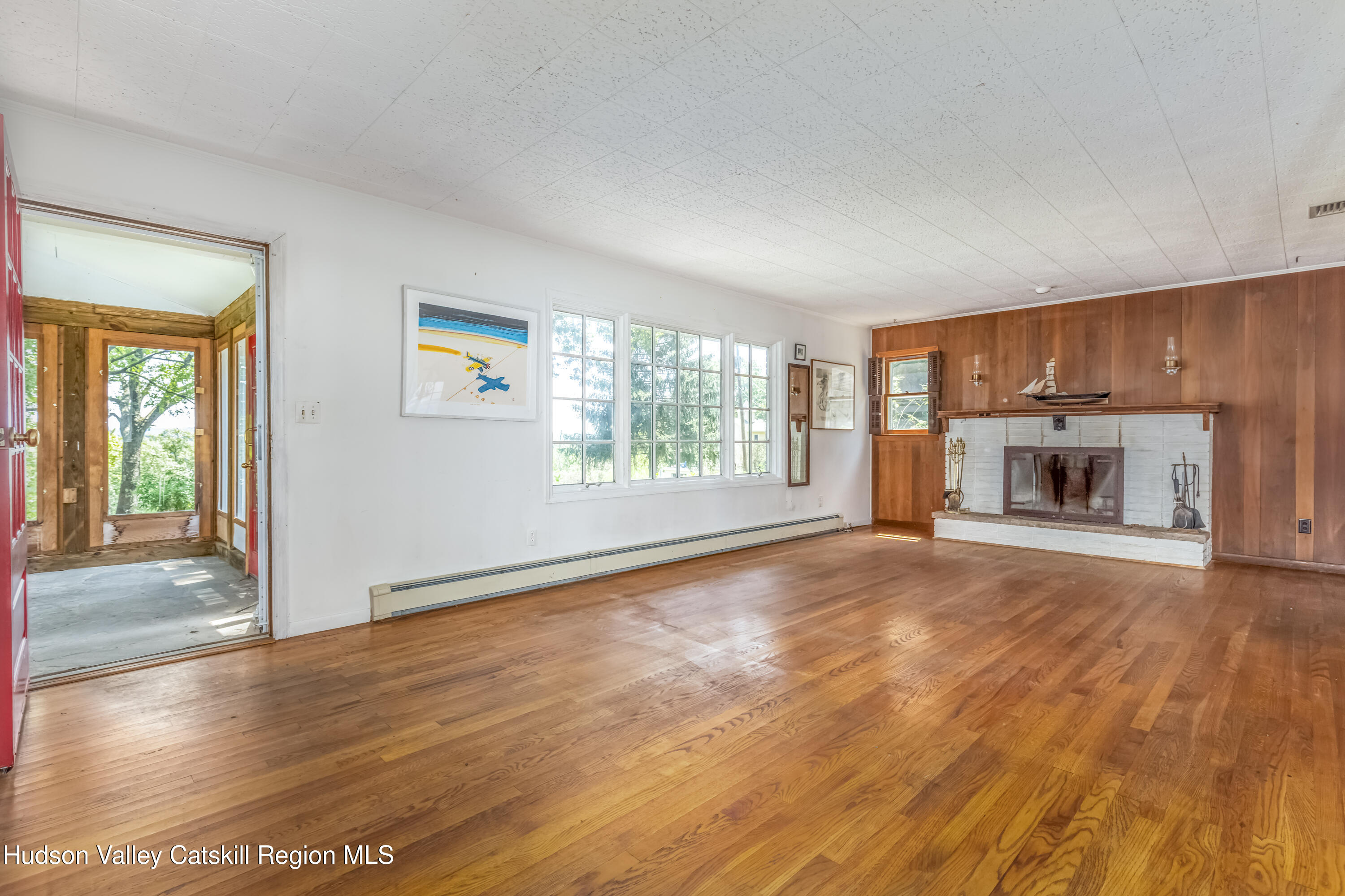 Ulster Park, New York 12487, United States, 3 Bedrooms Bedrooms, ,3 BathroomsBathrooms,Residential,Active,192334