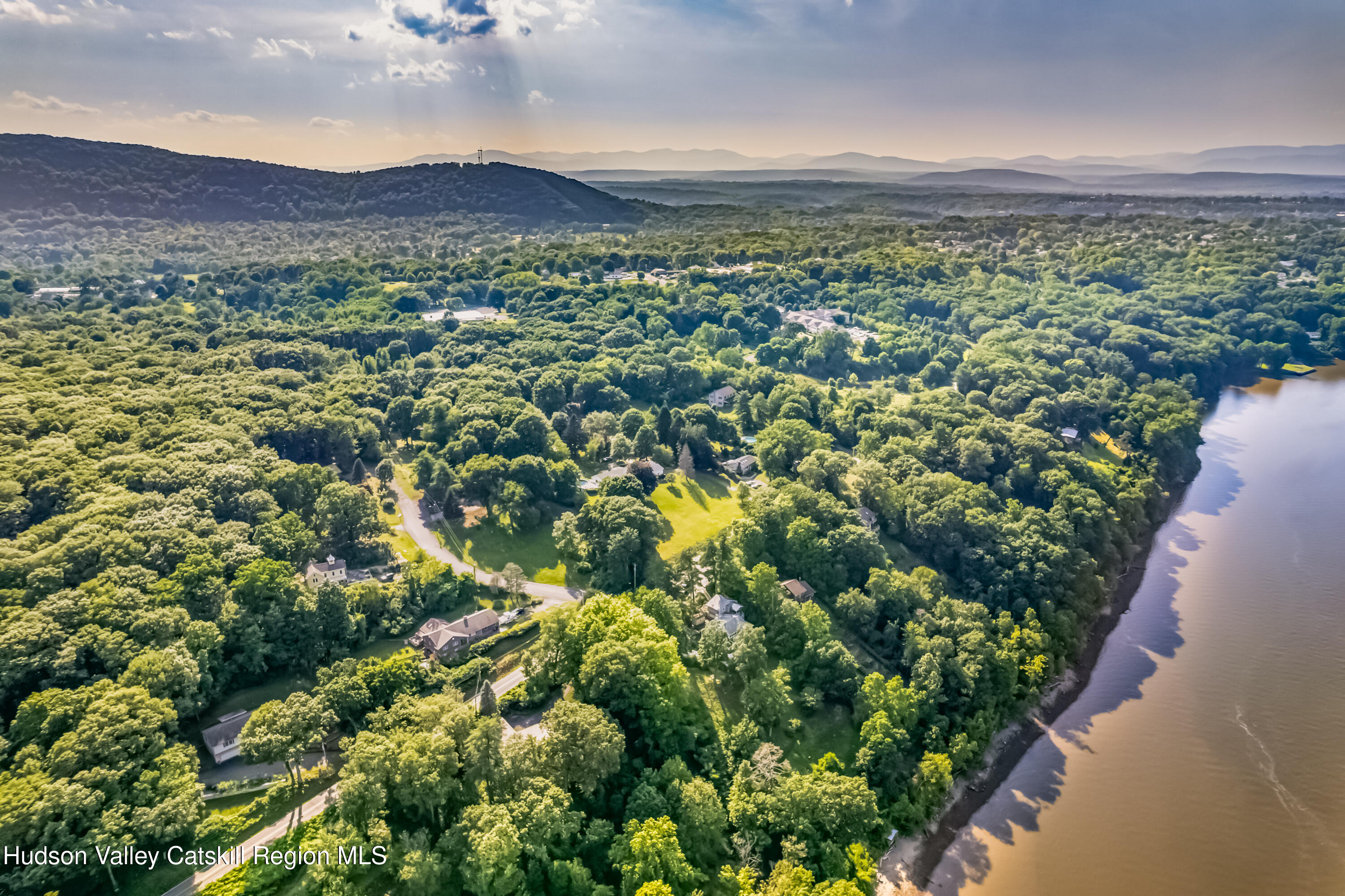 Ulster Park, New York 12487, United States, 3 Bedrooms Bedrooms, ,3 BathroomsBathrooms,Residential,Active,192334