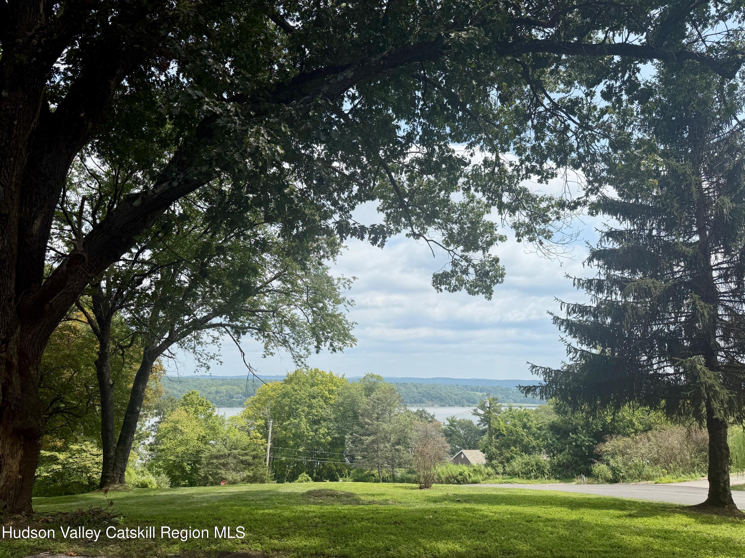 Ulster Park, New York 12487, United States, 3 Bedrooms Bedrooms, ,3 BathroomsBathrooms,Residential,Active,192334