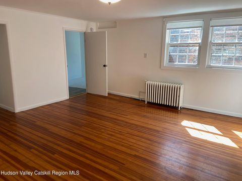 Apartment For Rent - 227 Warren Street #2<br/> Columbia County, Hudson, NY 12534