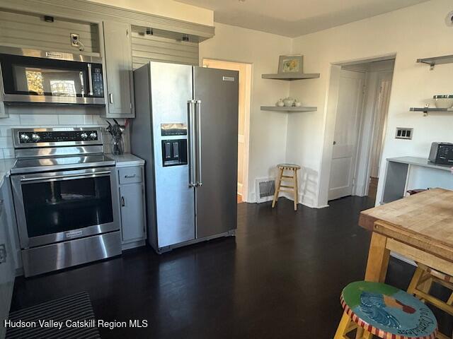 Kingston, New York 12401, United States, 3 Bedrooms Bedrooms, ,1 BathroomBathrooms,Residential,Active,86483