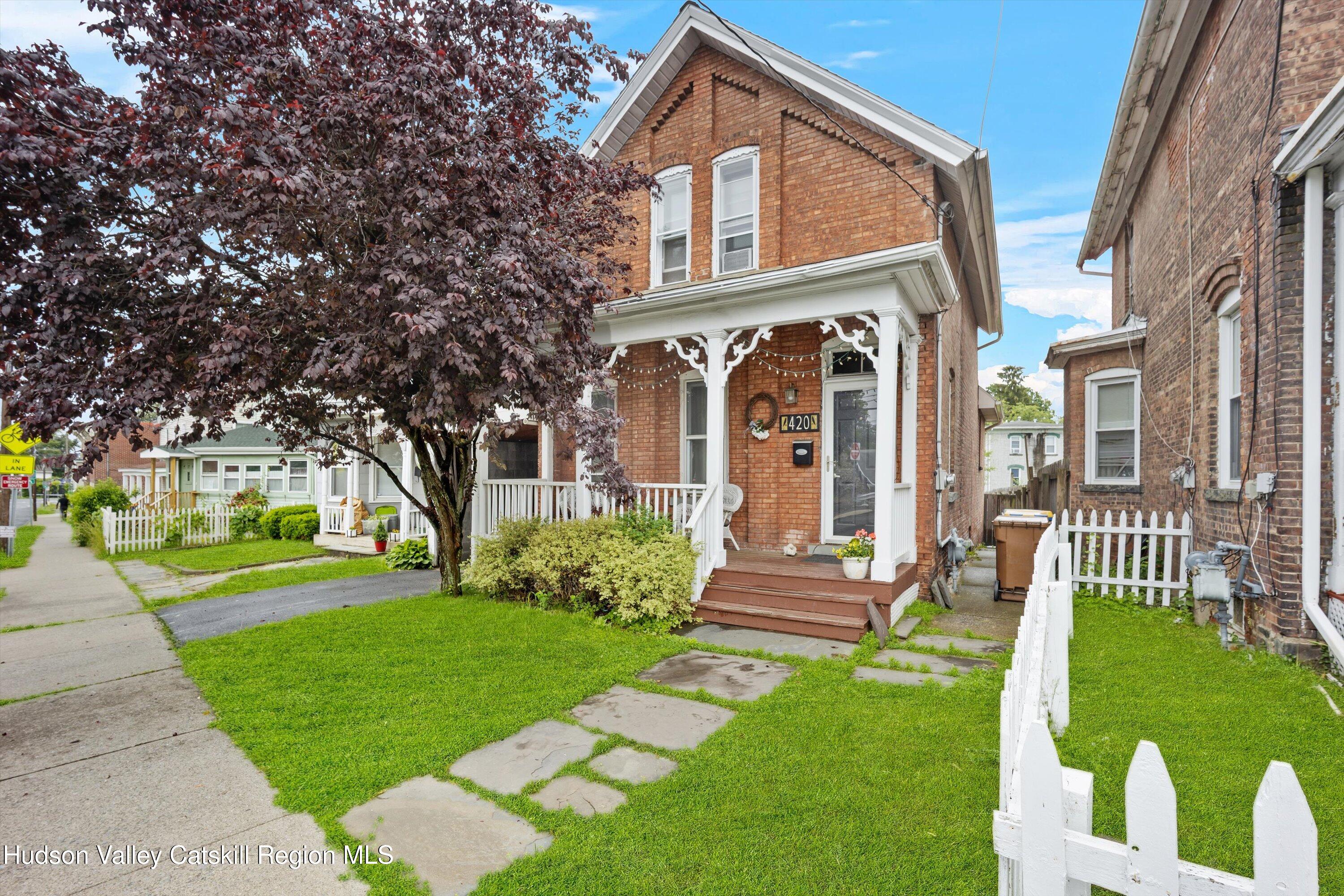 420 Hasbrouck Avenue, Kingston, New York - 3 Bedrooms  
2 Bathrooms  
8 Rooms - 