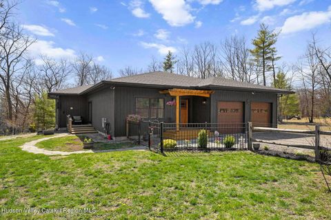 Homes For Sale - 9 Chesters Place<br/> Woodstock, NY 12498