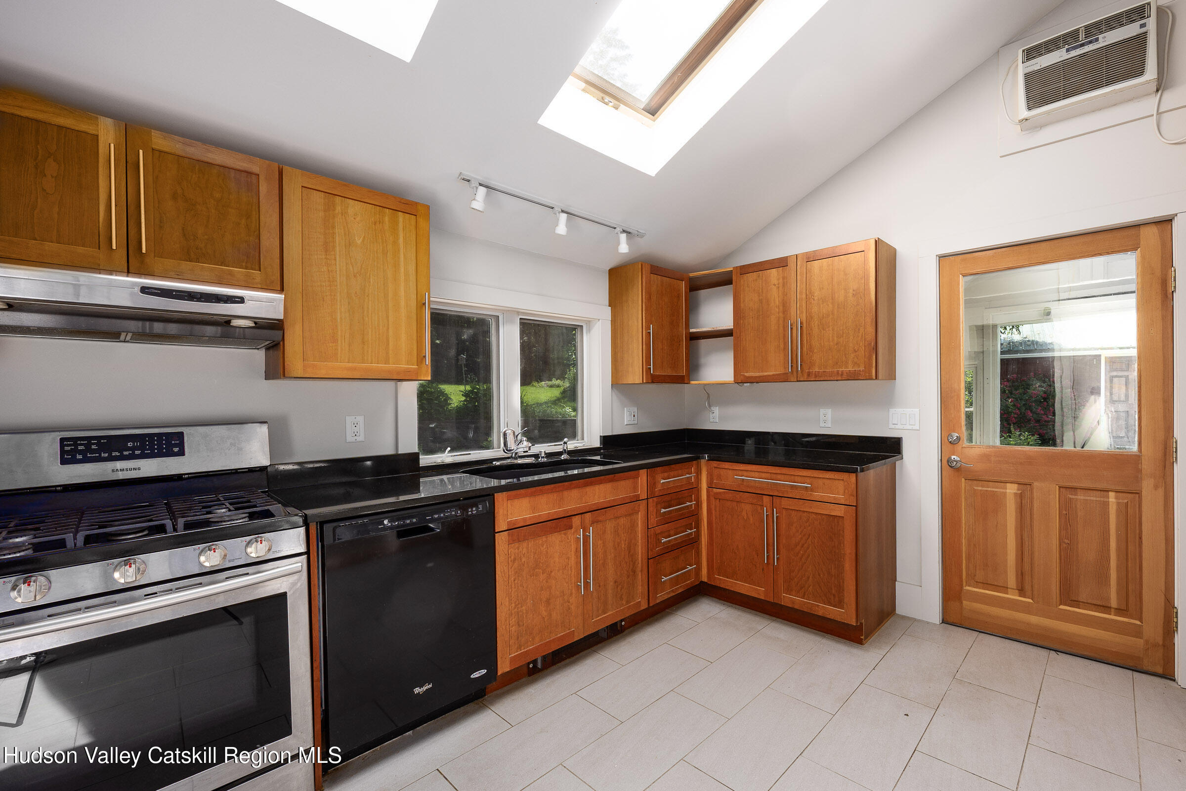 New Paltz, New York 12561, United States, 3 Bedrooms Bedrooms, ,2 BathroomsBathrooms,Residential,Active,159615