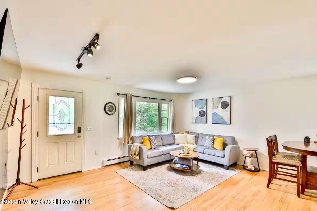 Hunter, New York 12442, United States, 3 Bedrooms Bedrooms, ,2 BathroomsBathrooms,Residential,Active,114536