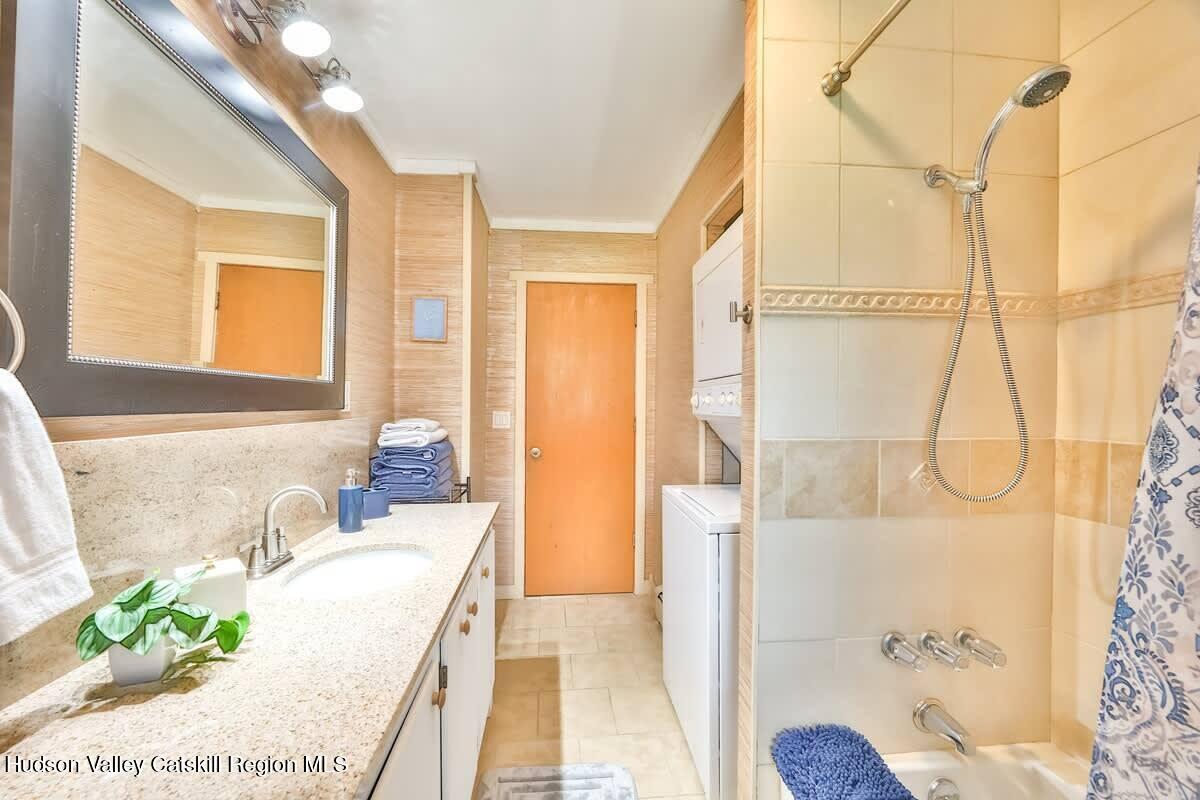 Hunter, New York 12442, United States, 3 Bedrooms Bedrooms, ,2 BathroomsBathrooms,Residential,Active,114536