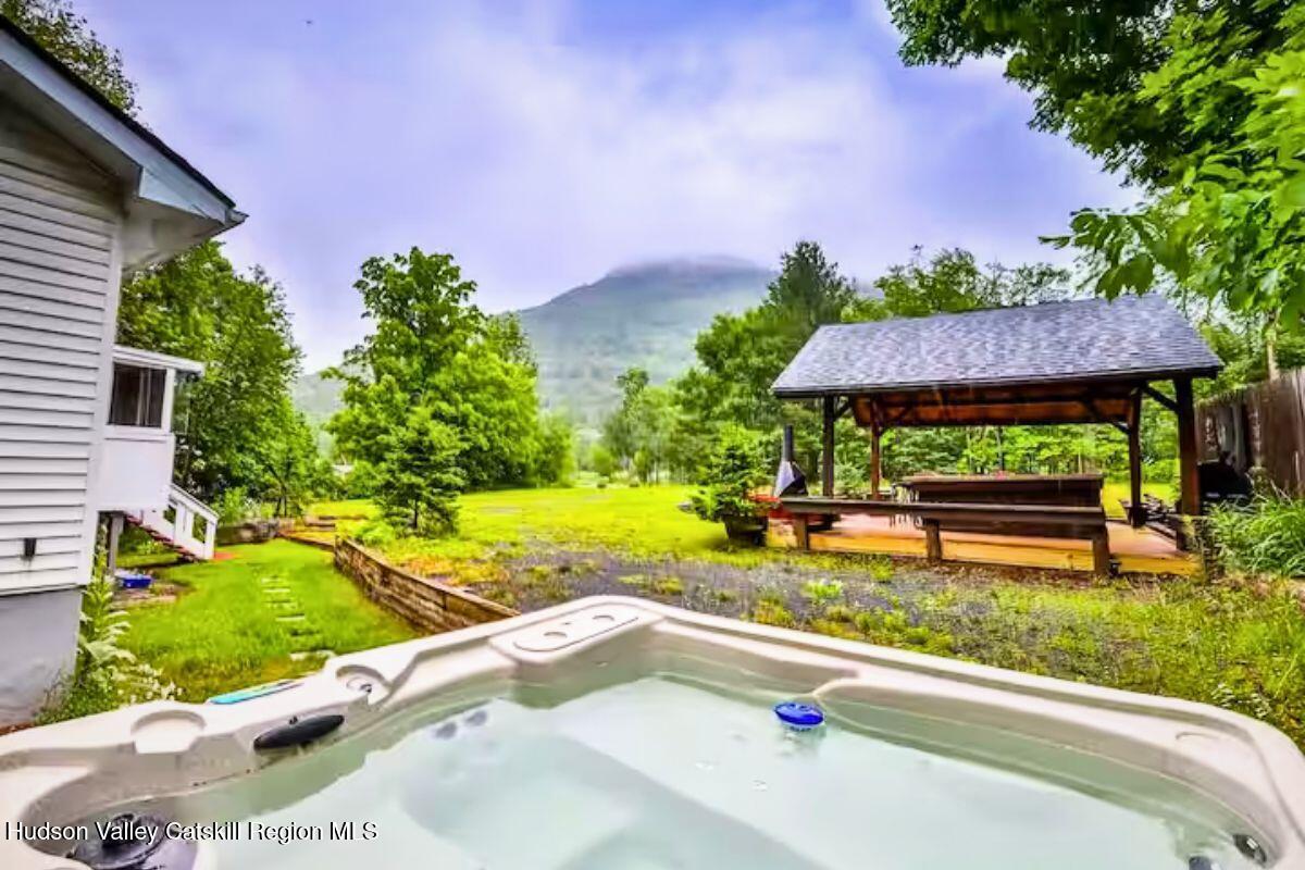 Hunter, New York 12442, United States, 3 Bedrooms Bedrooms, ,2 BathroomsBathrooms,Residential,Active,114536