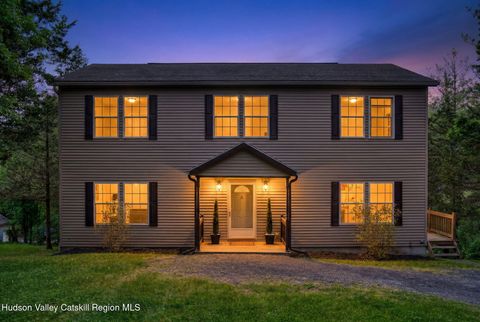 Photo of 36 Old Baltus Court, Athens, NY 12015 (MLS # 20262620)
