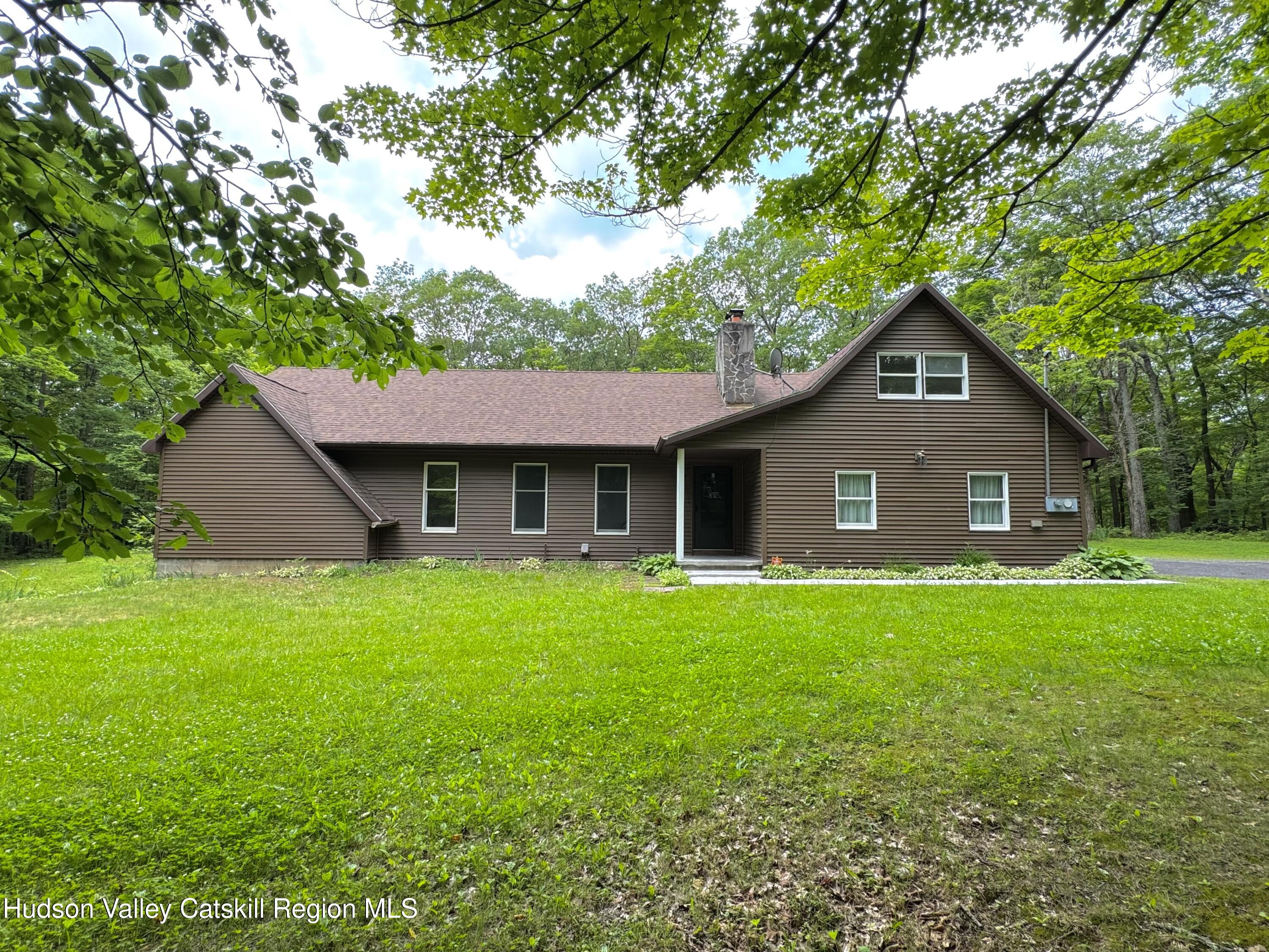 173 Valley Road, Athens, New York - 3 Bedrooms  
2 Bathrooms  
9 Rooms - 