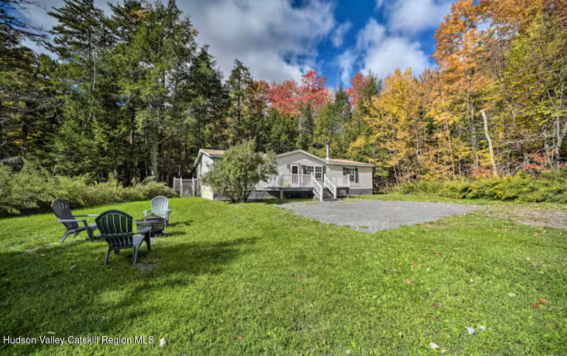 Rental Property at 264 Bloomer Road, Tannersville, New York - Bedrooms: 3 
Bathrooms: 2 
Rooms: 6  - $2,900 MO.