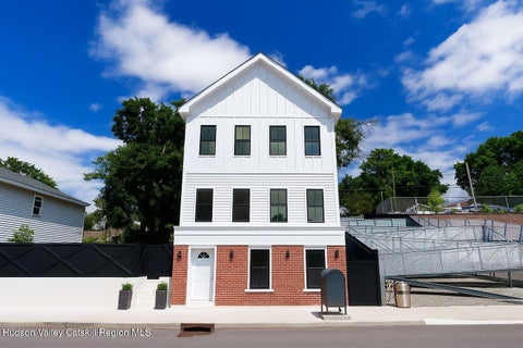 Apartment For Rent - 328 Columbia Street #2<br/> Hudson, NY 12534