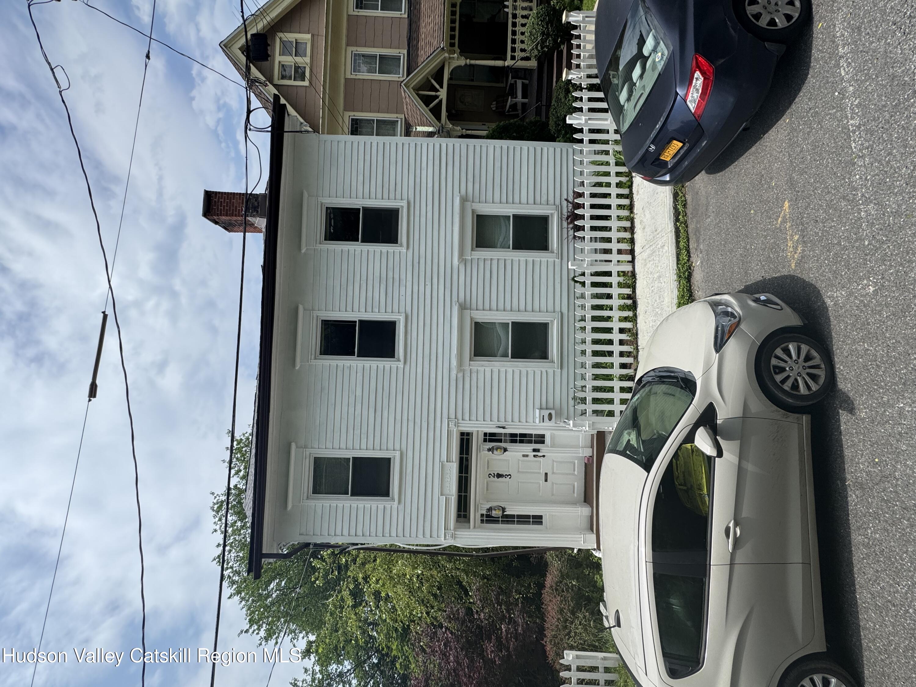 23 Franklin Street 2, Catskill, New York - 3 Bedrooms  
1 Bathrooms  
6 Rooms - 