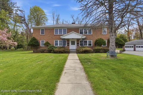 Photo of 11 Kensington Court #Apt 4, Bethlehem, NY 12054 (MLS # 20262132)