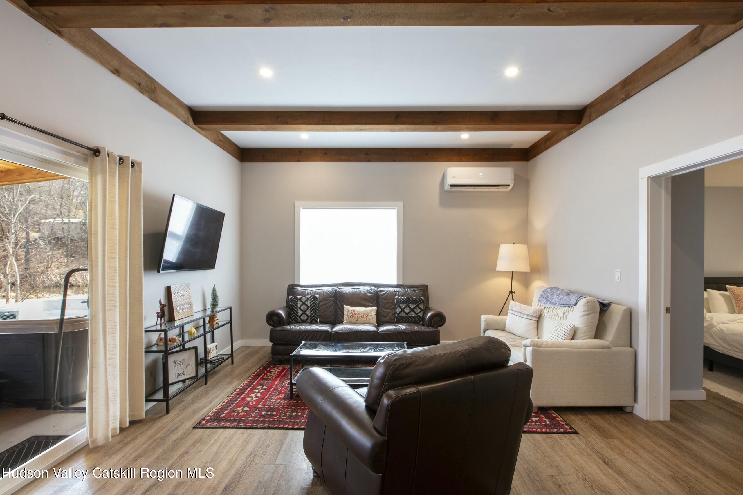 Windham, New York 12496, United States, 2 Bedrooms Bedrooms, ,2 BathroomsBathrooms,Residential,Active,173621