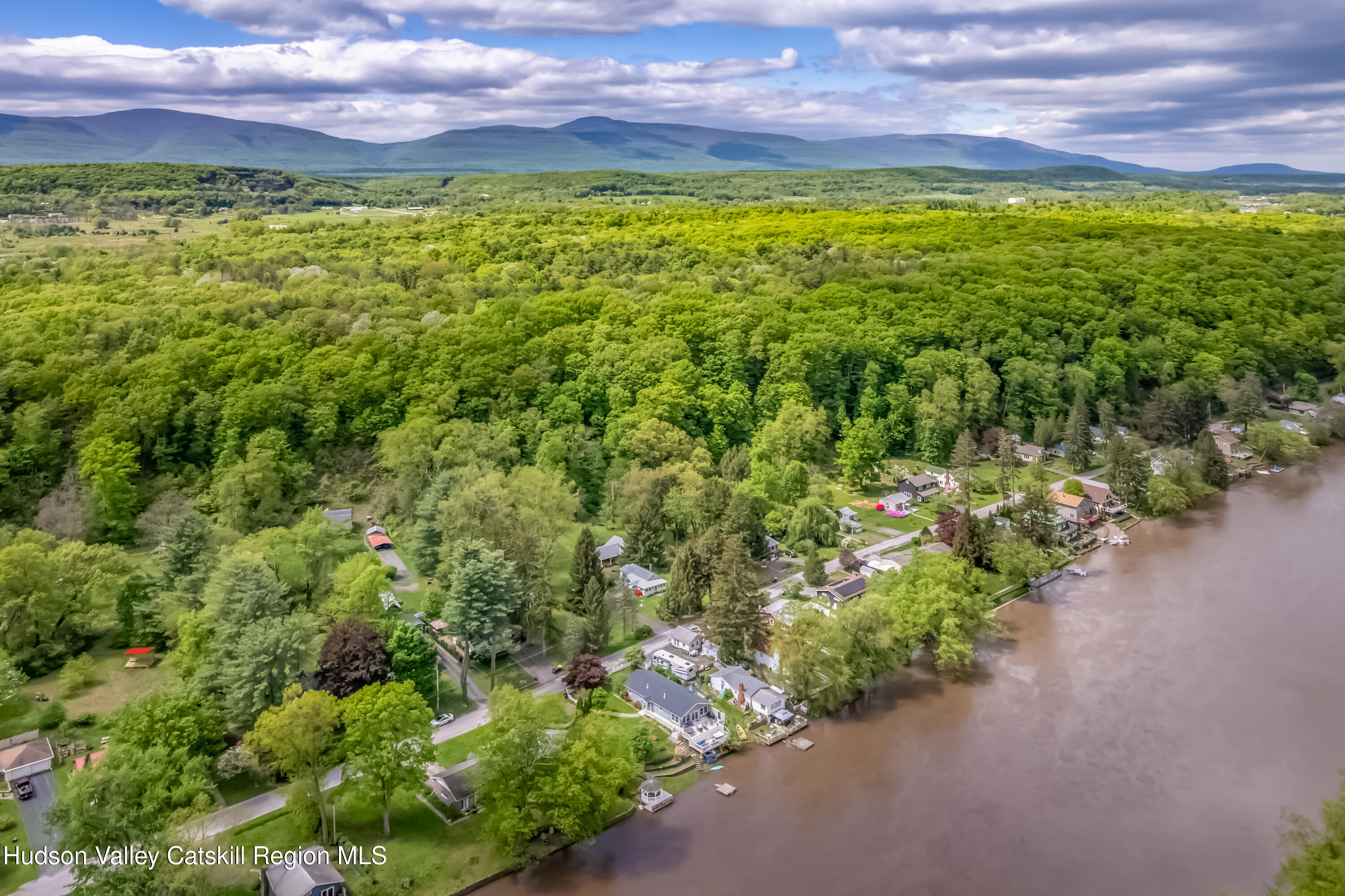 Saugerties, New York 12477, United States, 2 Bedrooms Bedrooms, ,2 BathroomsBathrooms,Residential,Pending,131042