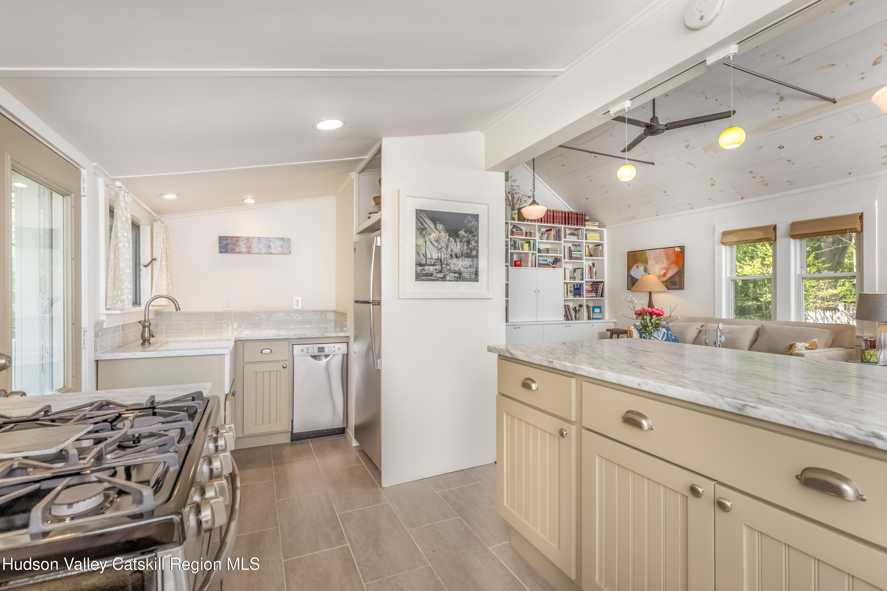 Saugerties, New York 12477, United States, 2 Bedrooms Bedrooms, ,2 BathroomsBathrooms,Residential,Pending,131042