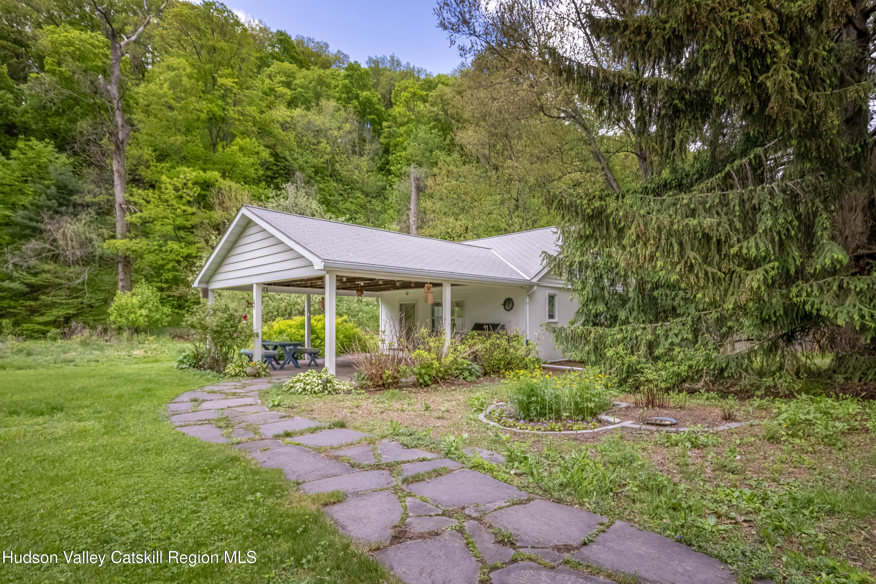 Saugerties, New York 12477, United States, 2 Bedrooms Bedrooms, ,2 BathroomsBathrooms,Residential,Pending,131042