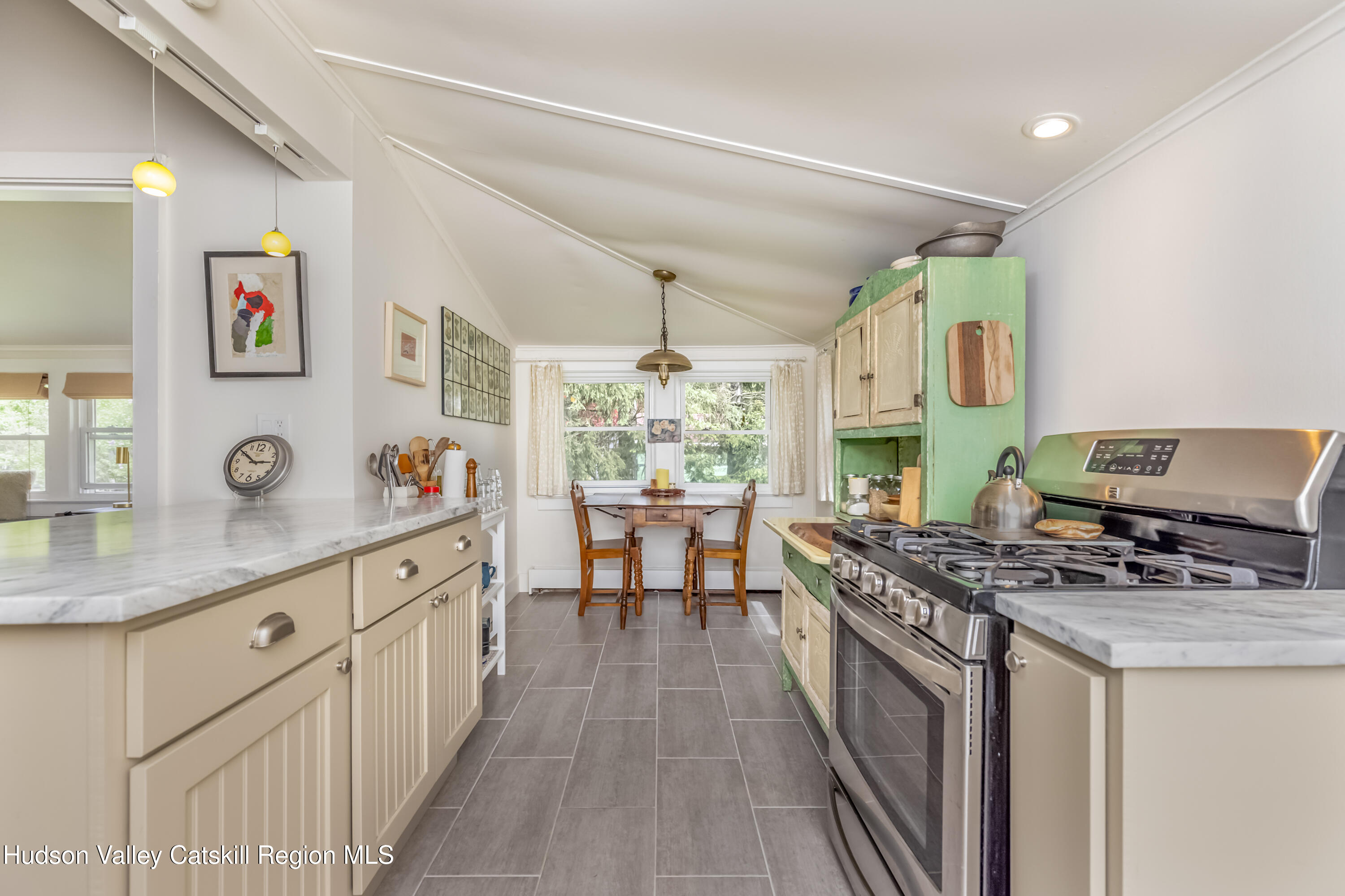 Saugerties, New York 12477, United States, 2 Bedrooms Bedrooms, ,2 BathroomsBathrooms,Residential,Pending,131042