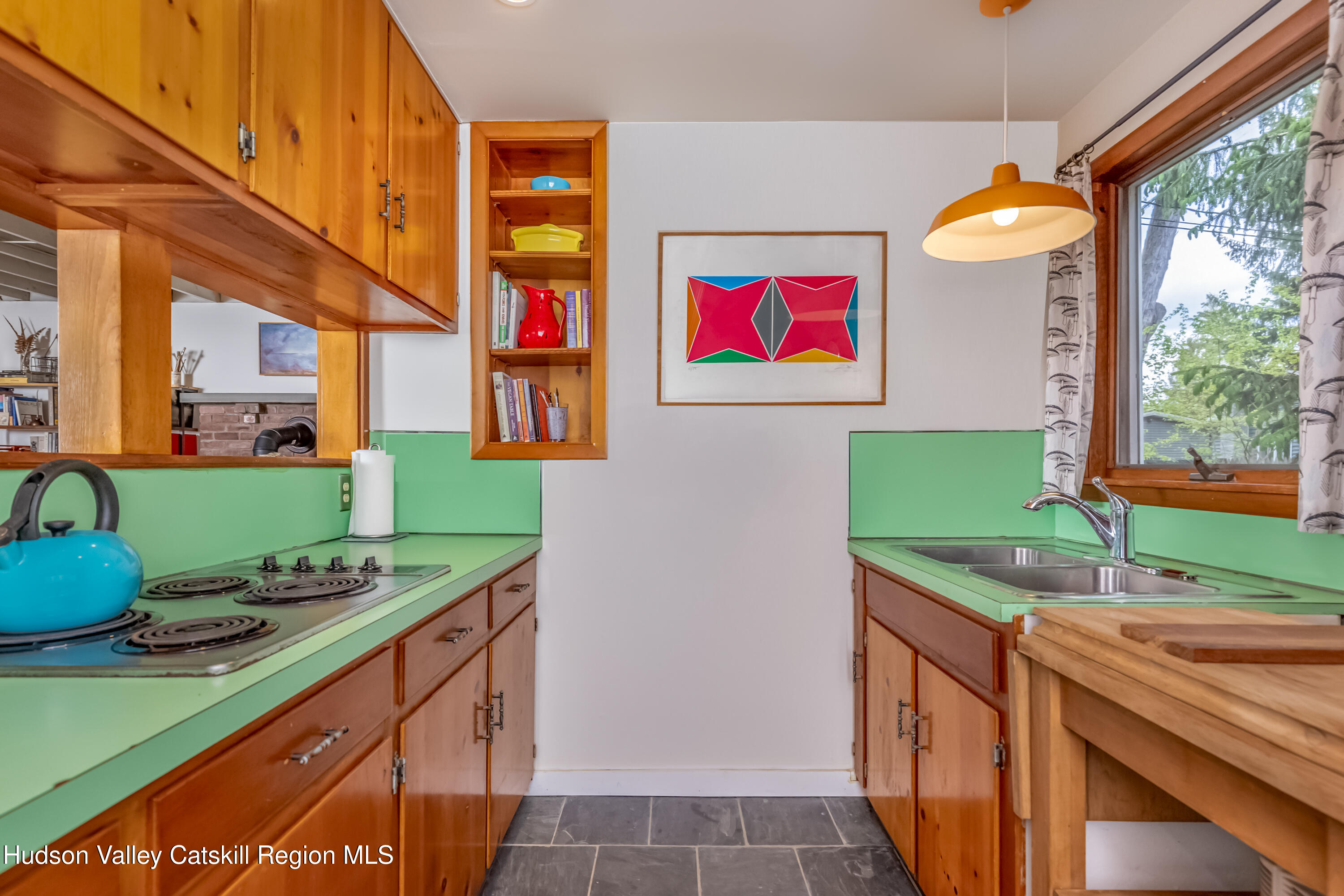 Saugerties, New York 12477, United States, 2 Bedrooms Bedrooms, ,2 BathroomsBathrooms,Residential,Pending,131042