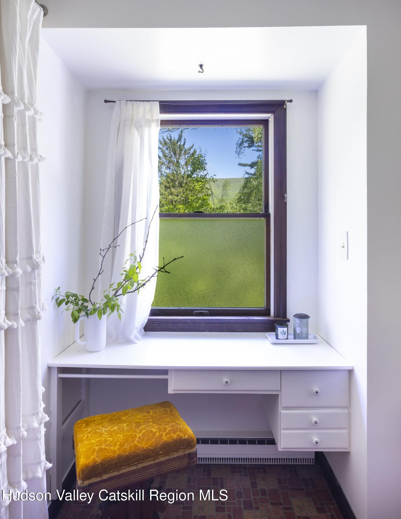 Mt. Tremper, New York 12457, United States, 2 Bedrooms Bedrooms, ,2 BathroomsBathrooms,Residential,Pending,137363