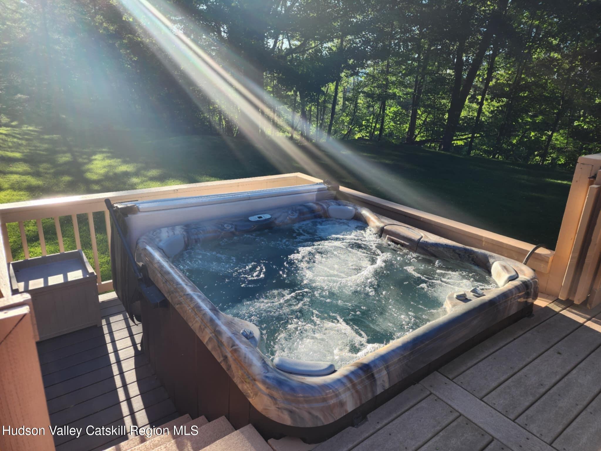 Pittsfield, Massachusetts 01201, United States, 3 Bedrooms Bedrooms, ,3 BathroomsBathrooms,Residential,Active,184325