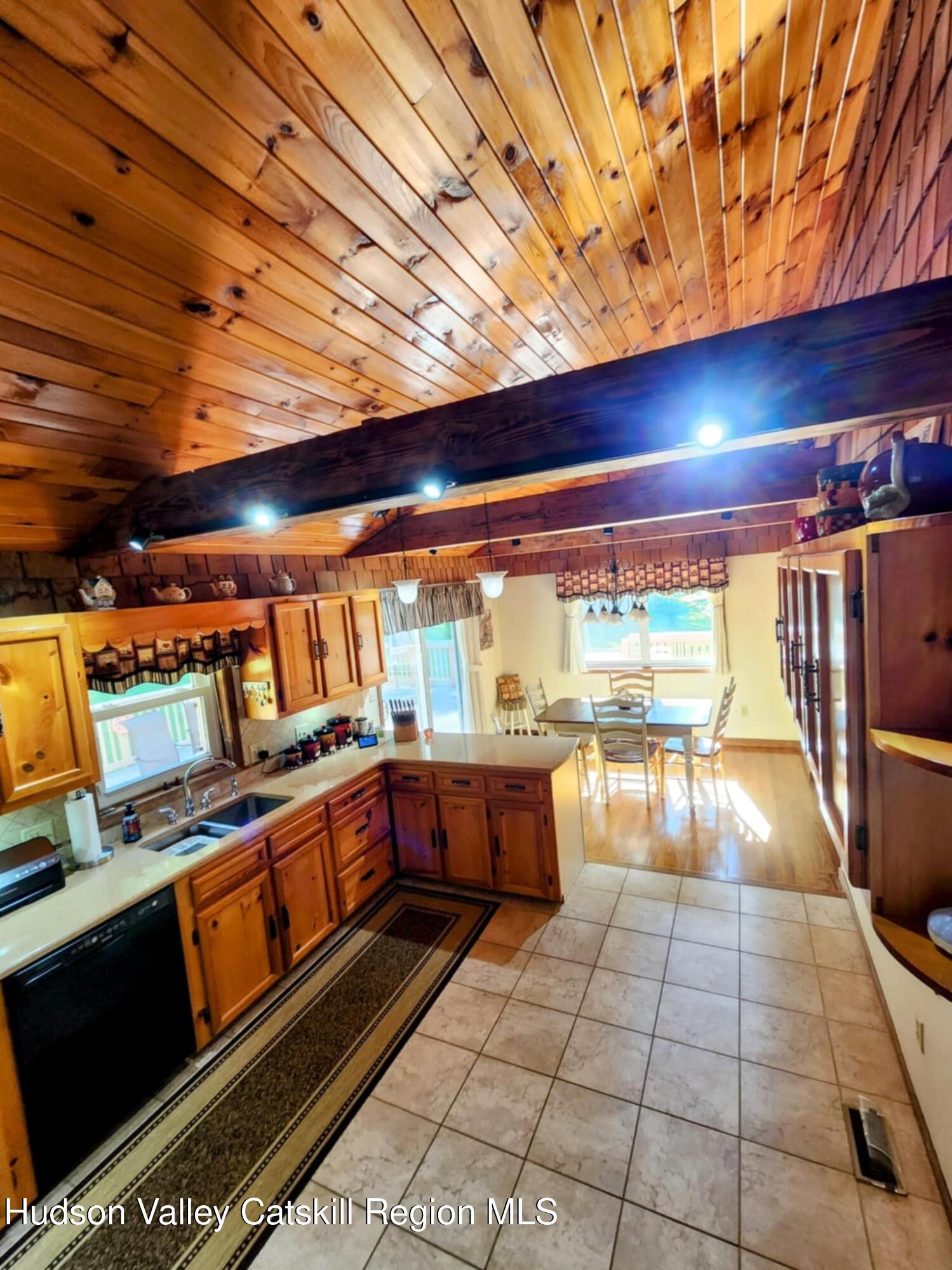 Pittsfield, Massachusetts 01201, United States, 3 Bedrooms Bedrooms, ,3 BathroomsBathrooms,Residential,Active,184325