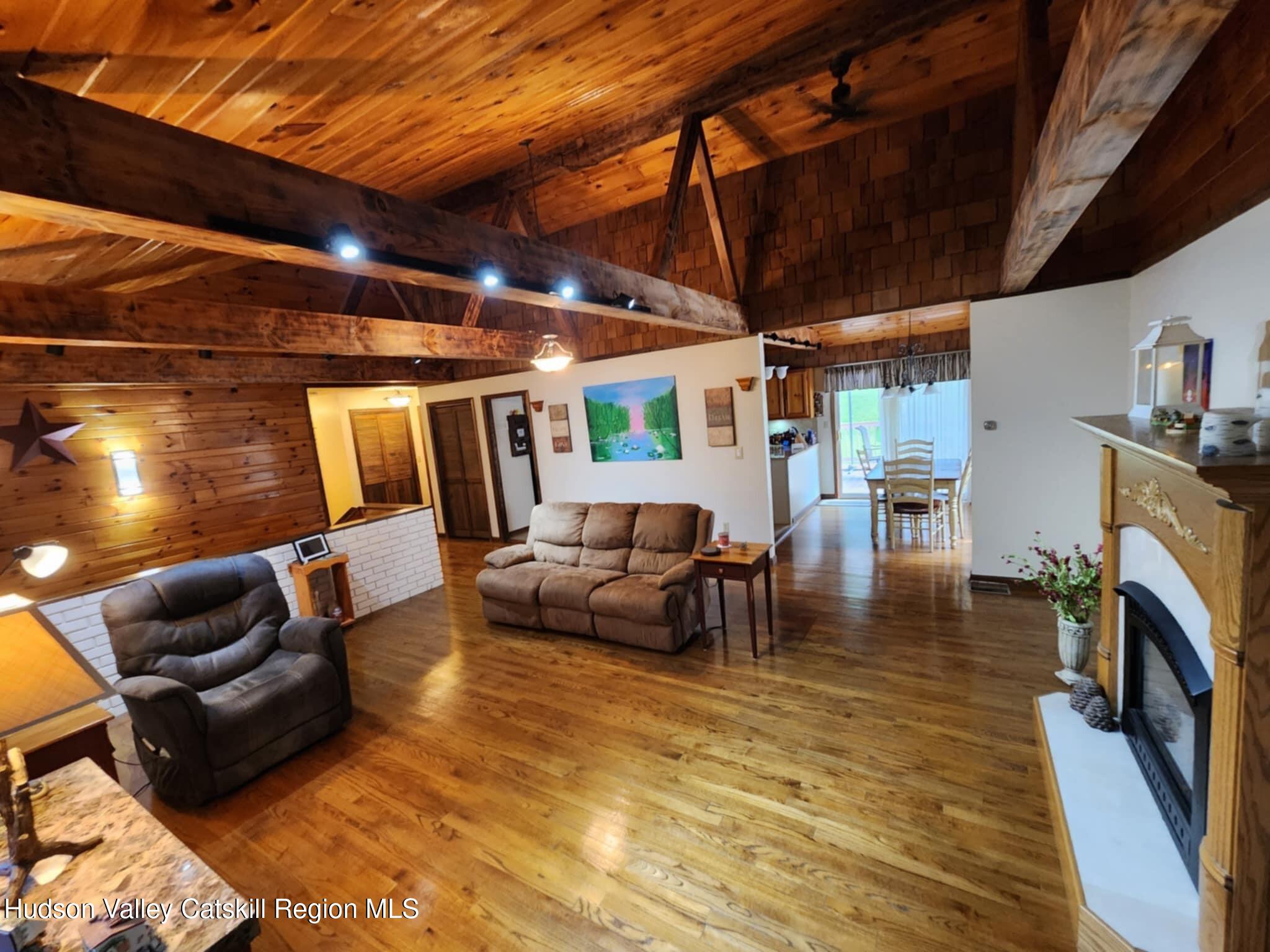 Pittsfield, Massachusetts 01201, United States, 3 Bedrooms Bedrooms, ,3 BathroomsBathrooms,Residential,Active,184325