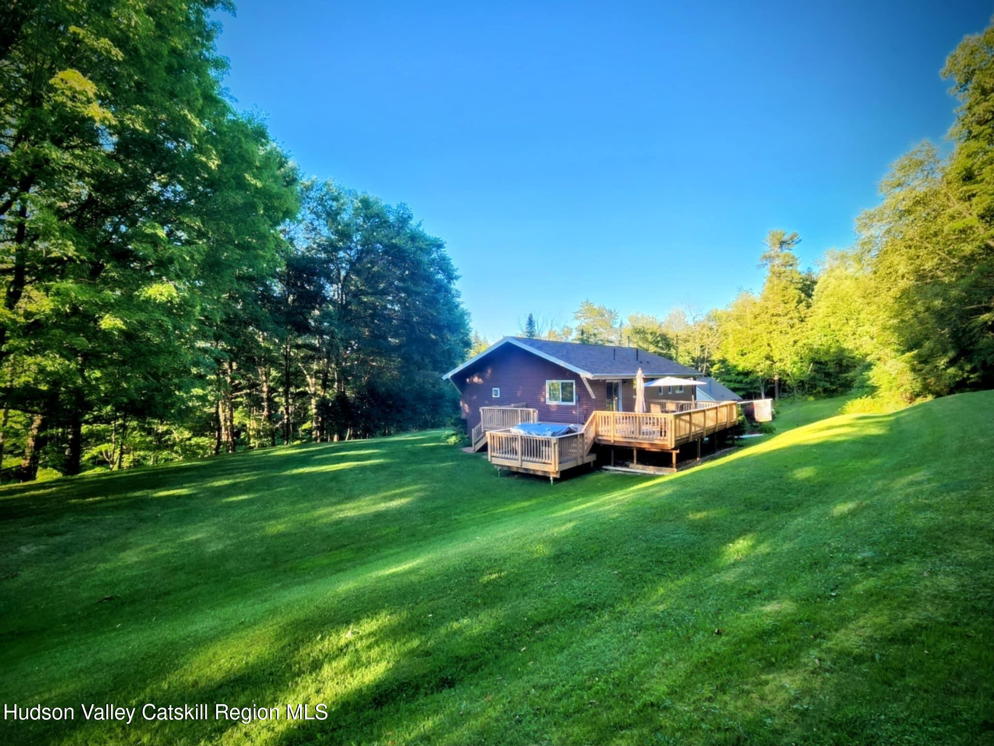 Pittsfield, Massachusetts 01201, United States, 3 Bedrooms Bedrooms, ,3 BathroomsBathrooms,Residential,Active,184325