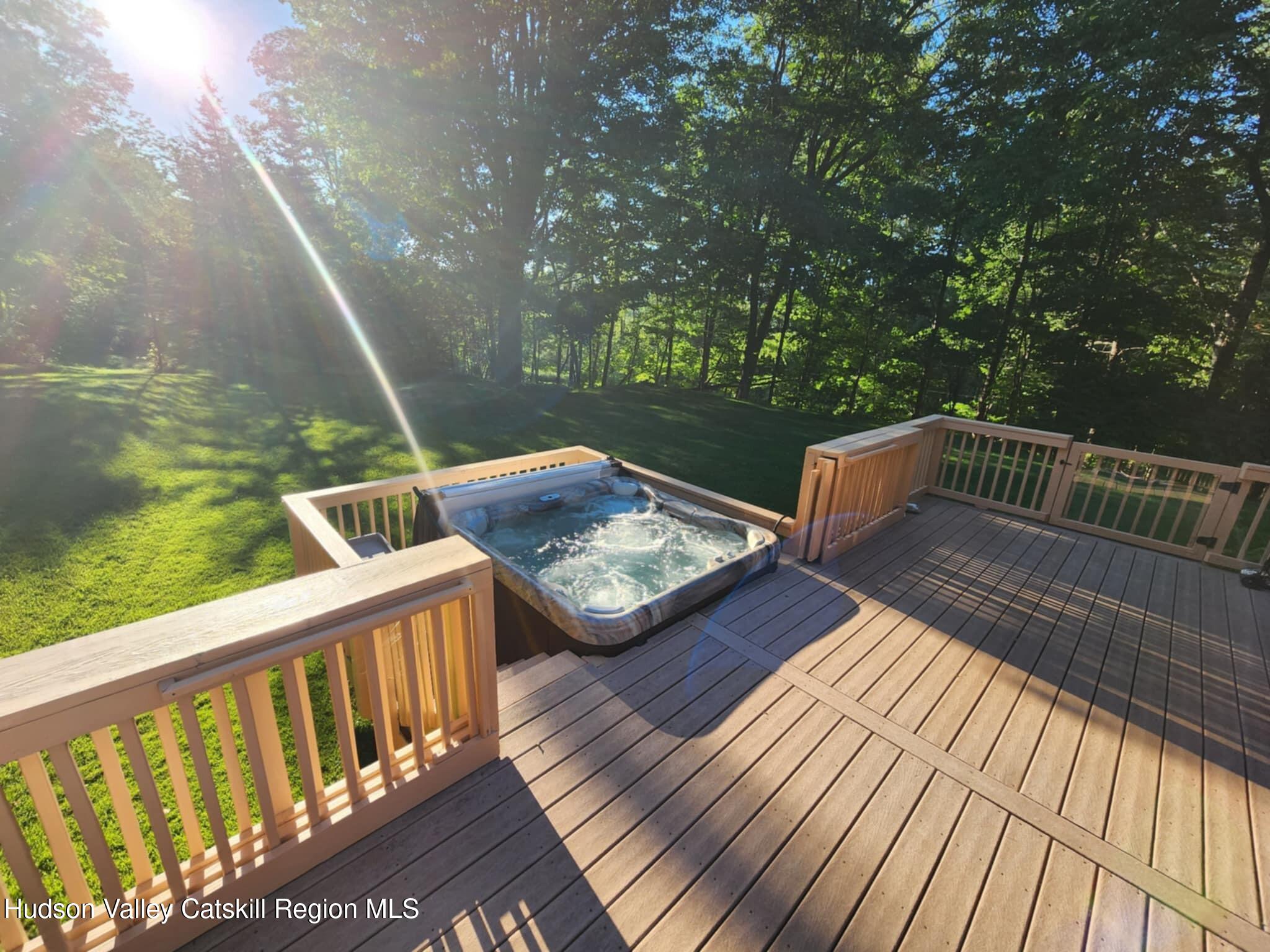 Pittsfield, Massachusetts 01201, United States, 3 Bedrooms Bedrooms, ,3 BathroomsBathrooms,Residential,Active,184325