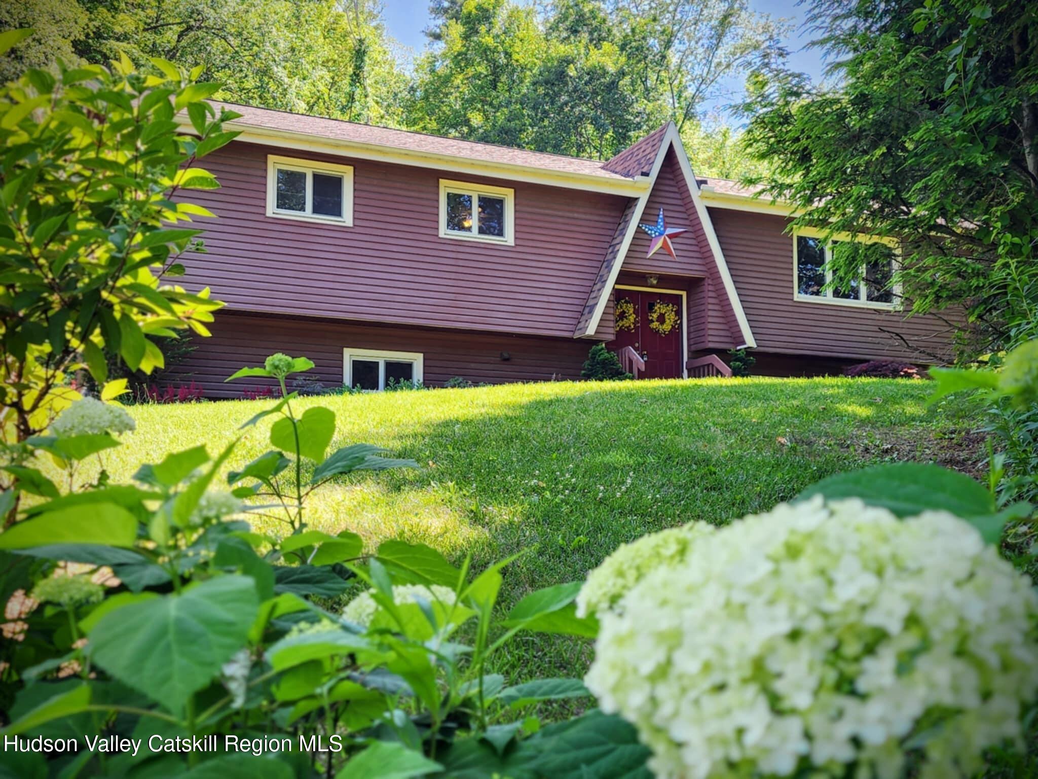 Pittsfield, Massachusetts 01201, United States, 3 Bedrooms Bedrooms, ,3 BathroomsBathrooms,Residential,Active,184325 Pittsfield, Massachusetts 01201, United States, 3 Bedrooms Bedrooms, ,3 BathroomsBathrooms,Residential,Active,184325