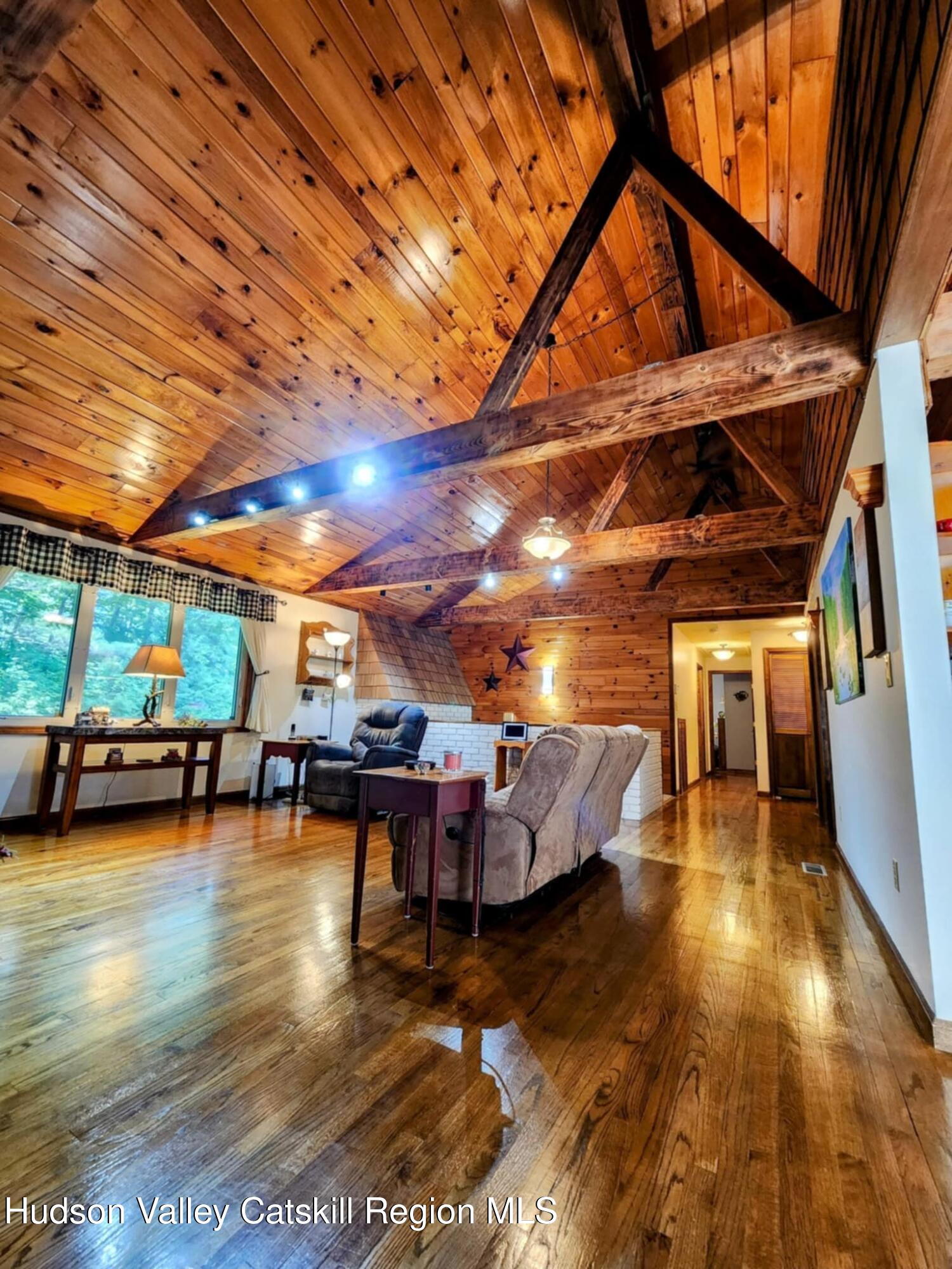 Pittsfield, Massachusetts 01201, United States, 3 Bedrooms Bedrooms, ,3 BathroomsBathrooms,Residential,Active,184325