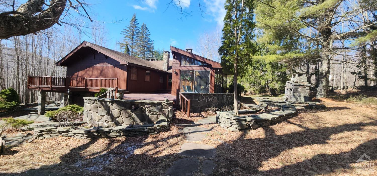 184 N Cloos Road, Jewett, New York - 3 Bedrooms  
3 Bathrooms  
8 Rooms - 