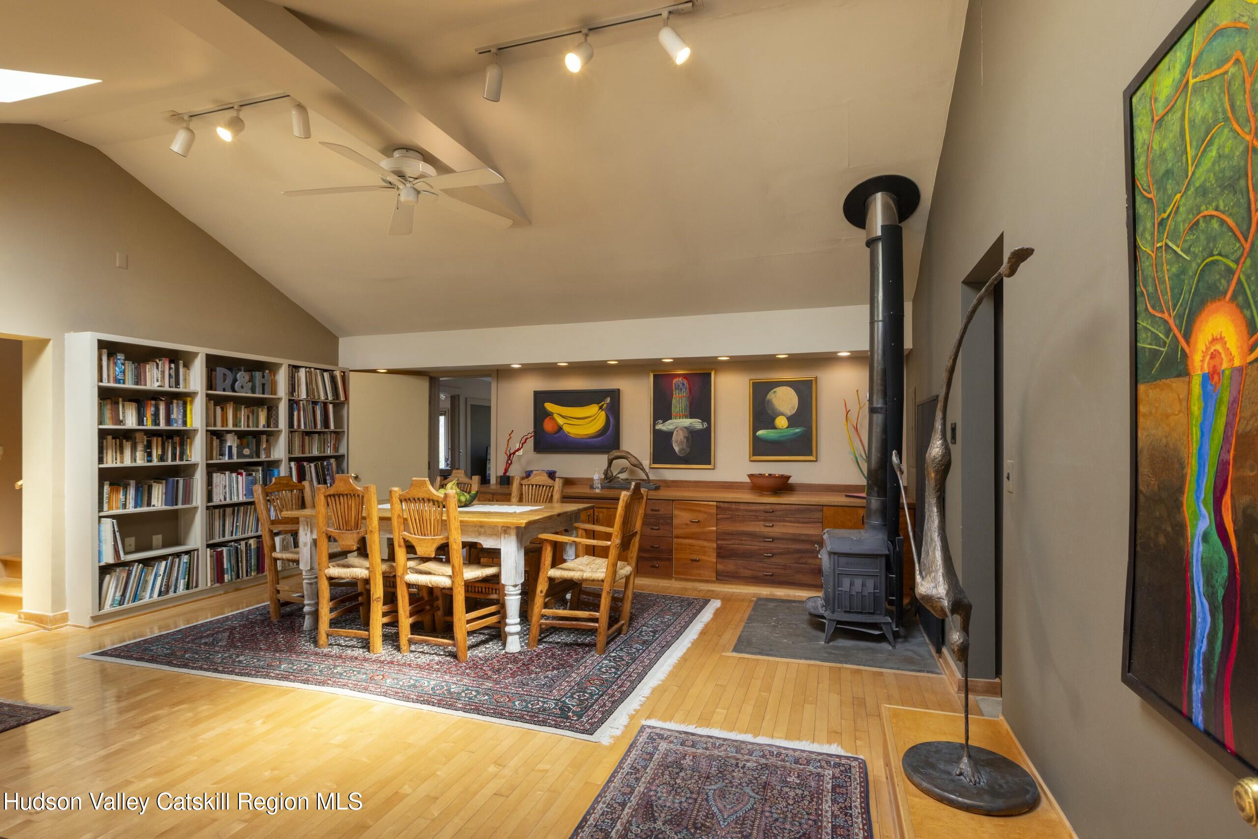 Kingston, New York 12401, United States, 3 Bedrooms Bedrooms, ,2 BathroomsBathrooms,Residential,Pending,121395