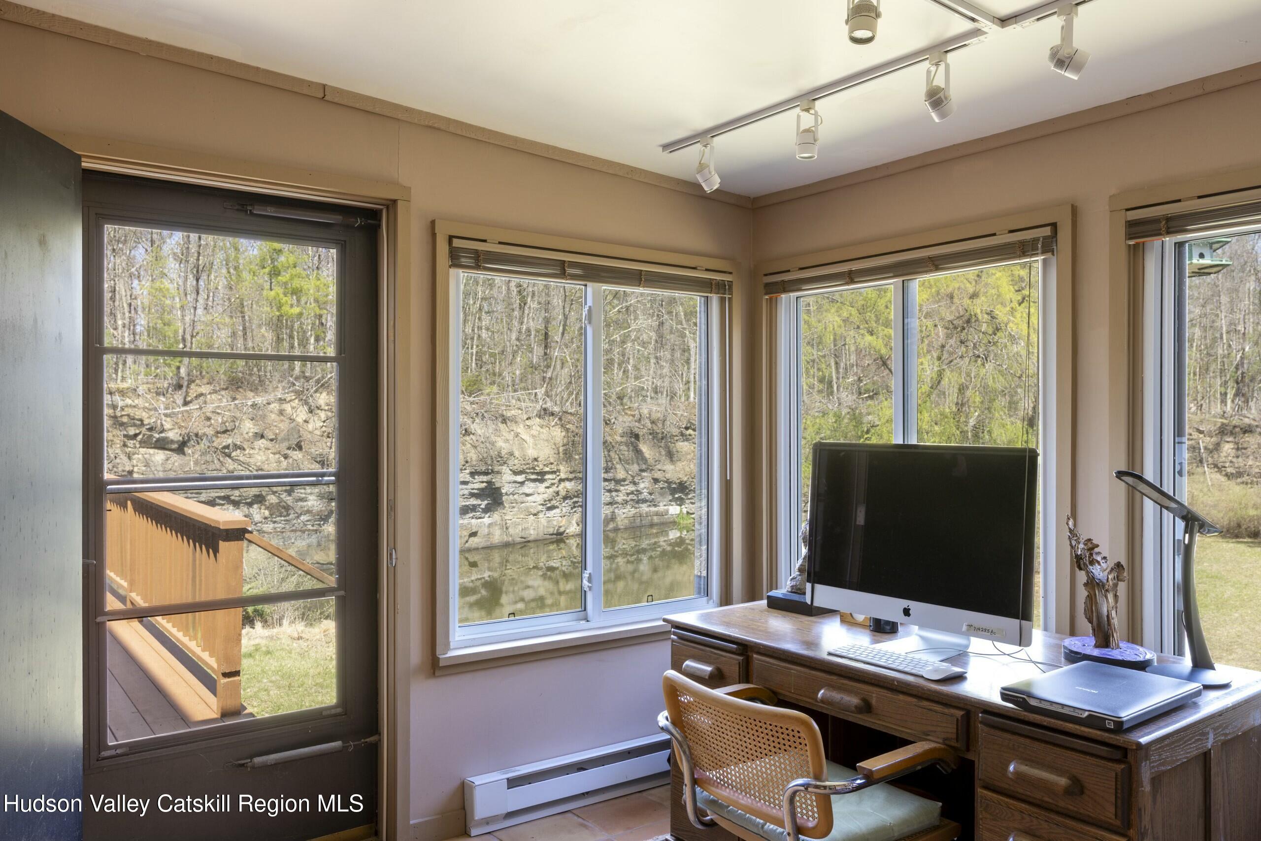 Kingston, New York 12401, United States, 3 Bedrooms Bedrooms, ,2 BathroomsBathrooms,Residential,Pending,121395