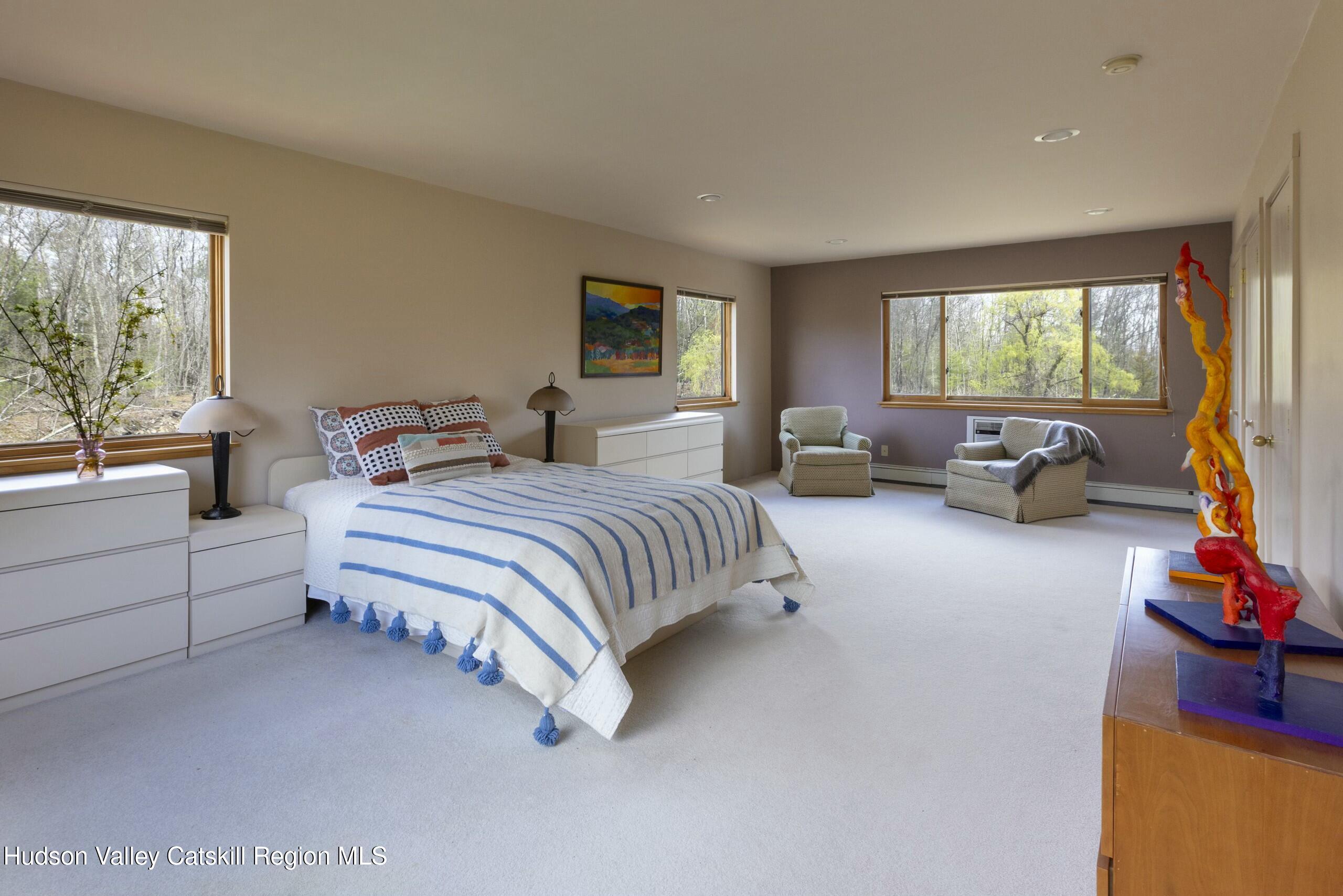 Kingston, New York 12401, United States, 3 Bedrooms Bedrooms, ,2 BathroomsBathrooms,Residential,Pending,121395