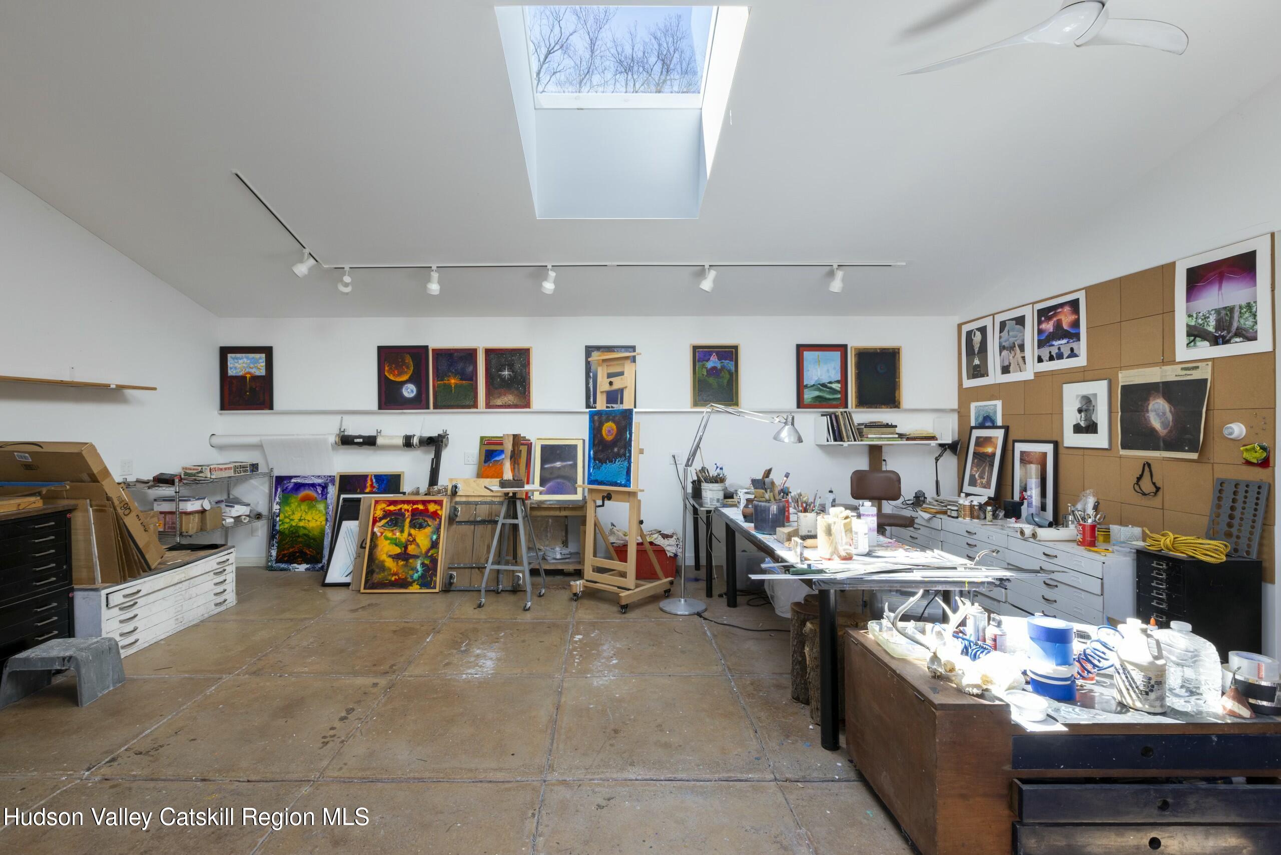 Kingston, New York 12401, United States, 3 Bedrooms Bedrooms, ,2 BathroomsBathrooms,Residential,Pending,121395