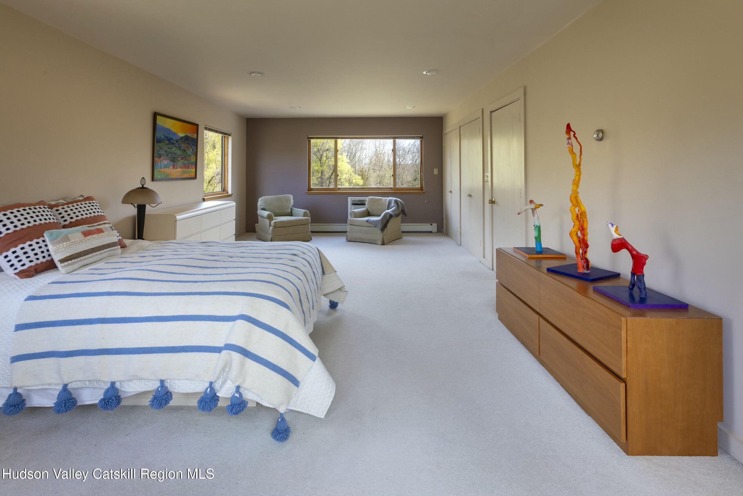 Kingston, New York 12401, United States, 3 Bedrooms Bedrooms, ,2 BathroomsBathrooms,Residential,Pending,121395