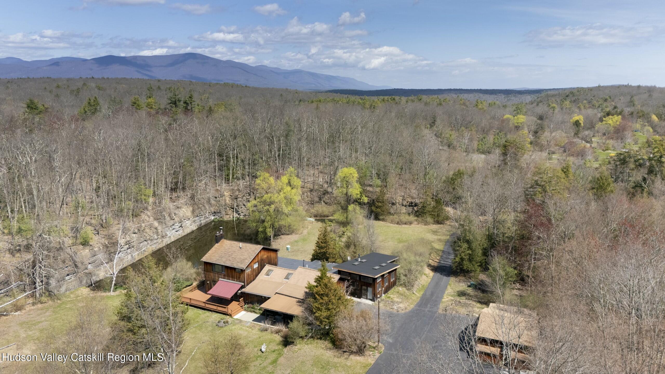 Kingston, New York 12401, United States, 3 Bedrooms Bedrooms, ,2 BathroomsBathrooms,Residential,Pending,121395