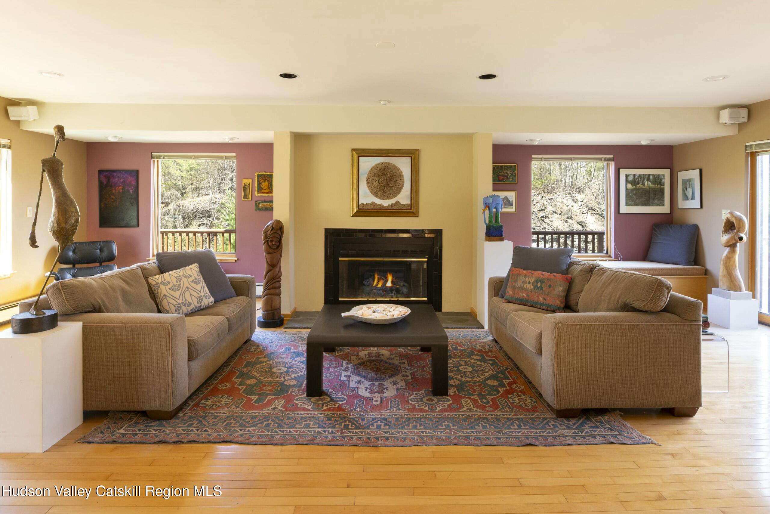 Kingston, New York 12401, United States, 3 Bedrooms Bedrooms, ,2 BathroomsBathrooms,Residential,Pending,121395