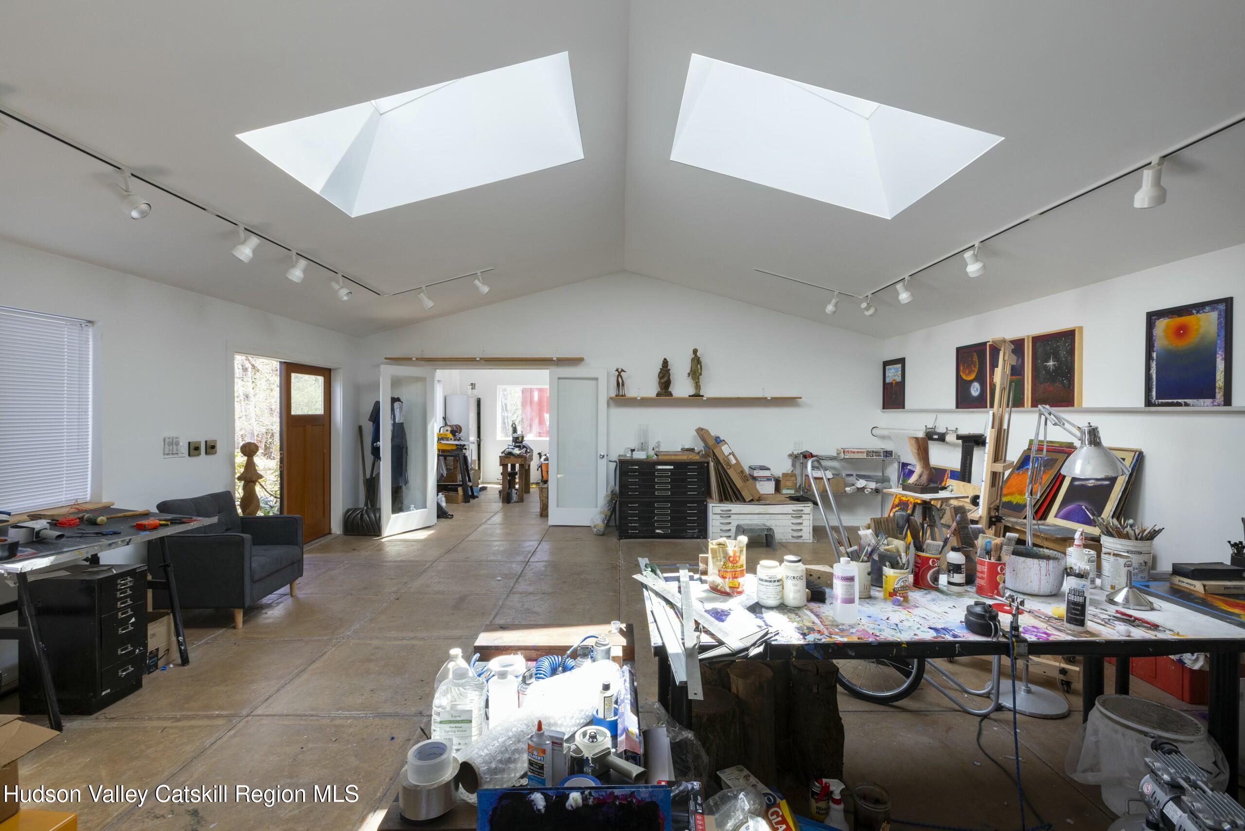 Kingston, New York 12401, United States, 3 Bedrooms Bedrooms, ,2 BathroomsBathrooms,Residential,Pending,121395