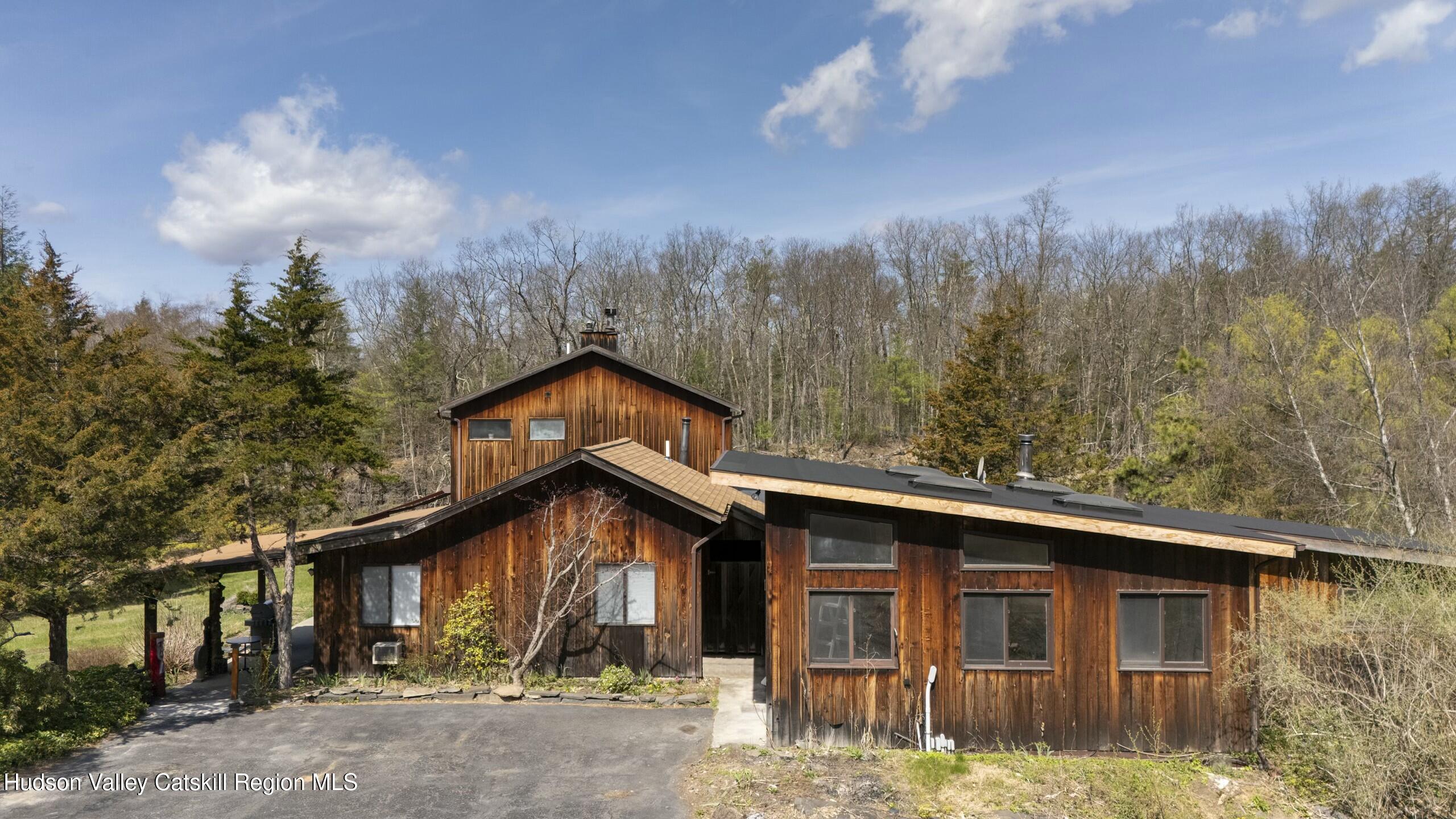 Kingston, New York 12401, United States, 3 Bedrooms Bedrooms, ,2 BathroomsBathrooms,Residential,Pending,121395